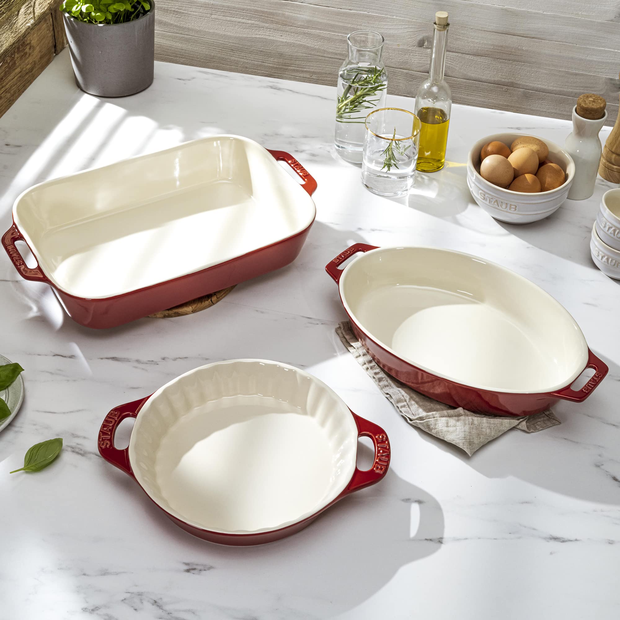 STAUB Ceramic Bakeware-Pie-Pans Dish, 9-inch, Cherry