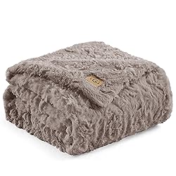 UGG 10484 Adalee Soft Faux Fur Reversible Accent