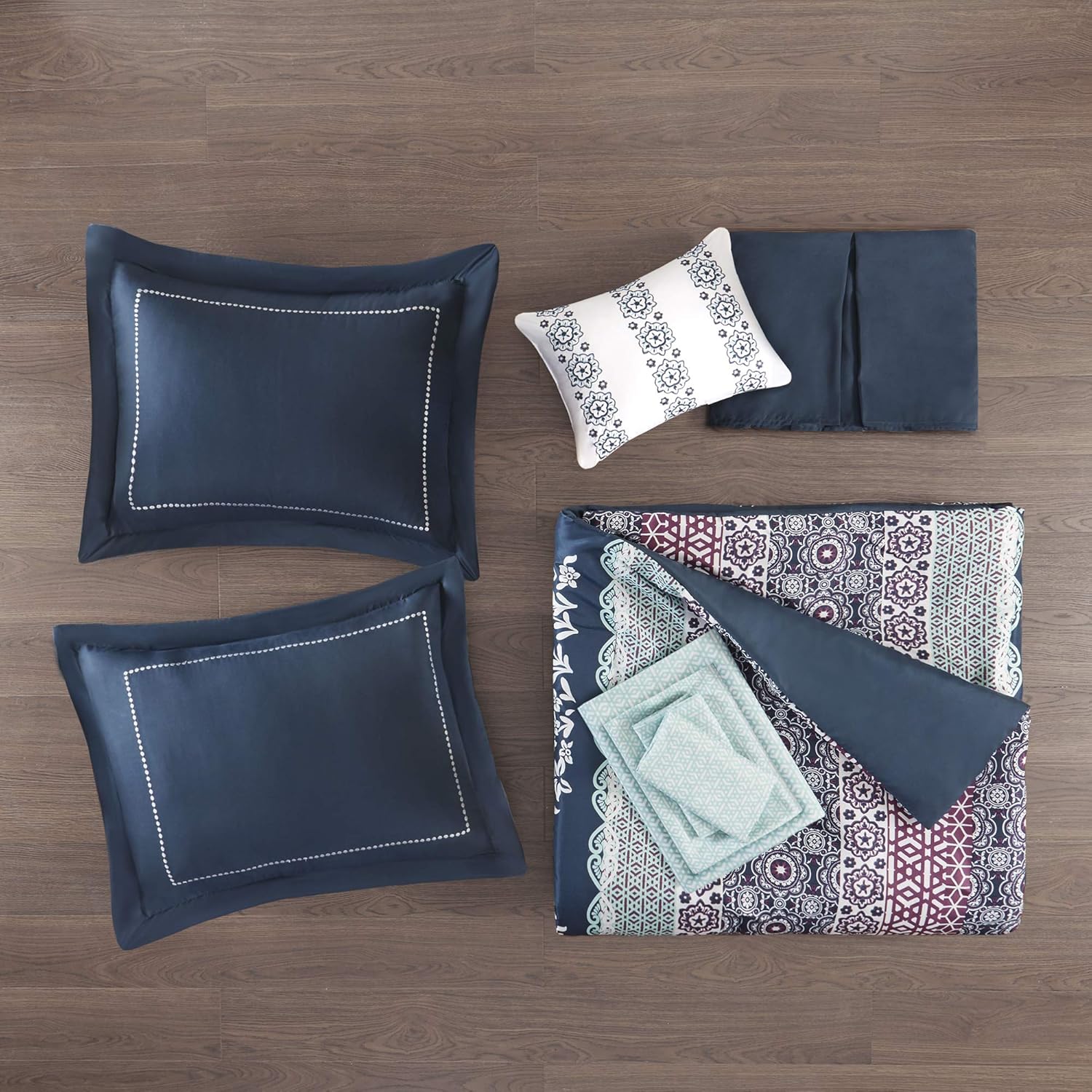 Intelligent Design Loretta Ultra Soft Brushed Microfiber Bohemian Boho Medallion Comforter and Sheet Set Bag Bedding, Queen, Navy 9 Piece: Home & Kitchen