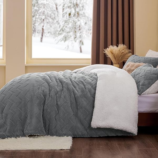 BEDELITE FLUFFY QUEEN COMFORTER SET – SUPER SOFT SHERPA GREY COMFORTER FOR QUEEN SIZE BED, LUXURY WARM BEDDING SET FOR WINTER, FUZZY BED SET 3 PIECES (1 COMFORTER, 2 PILLOWCASES)