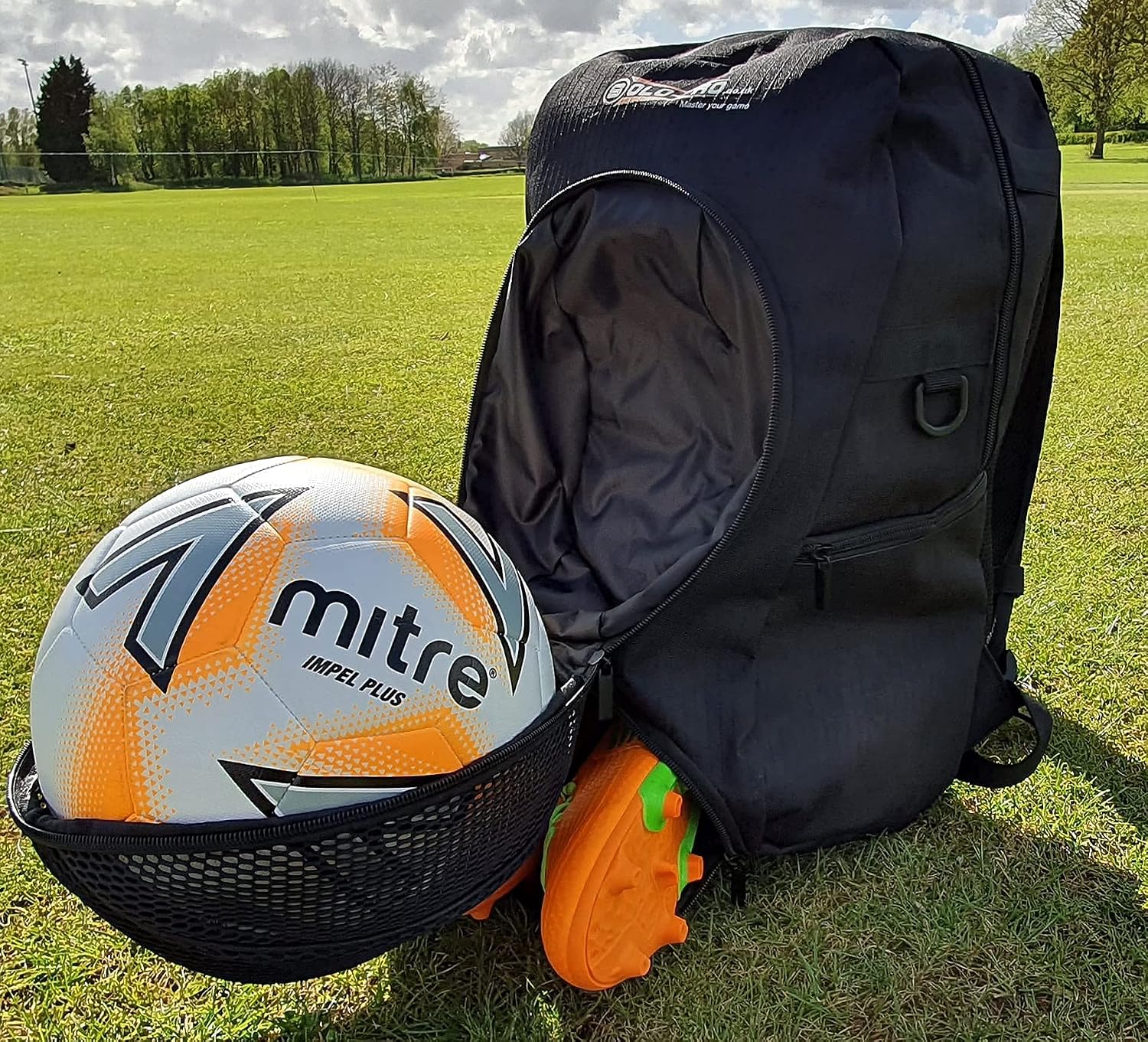 Solo-Pro Ultimate Heavy Duty Water Resistant Kid's Sports BackPack Designed to Carry Your Boots, Kit, Ball and More (FOOTBALL) - Image 5