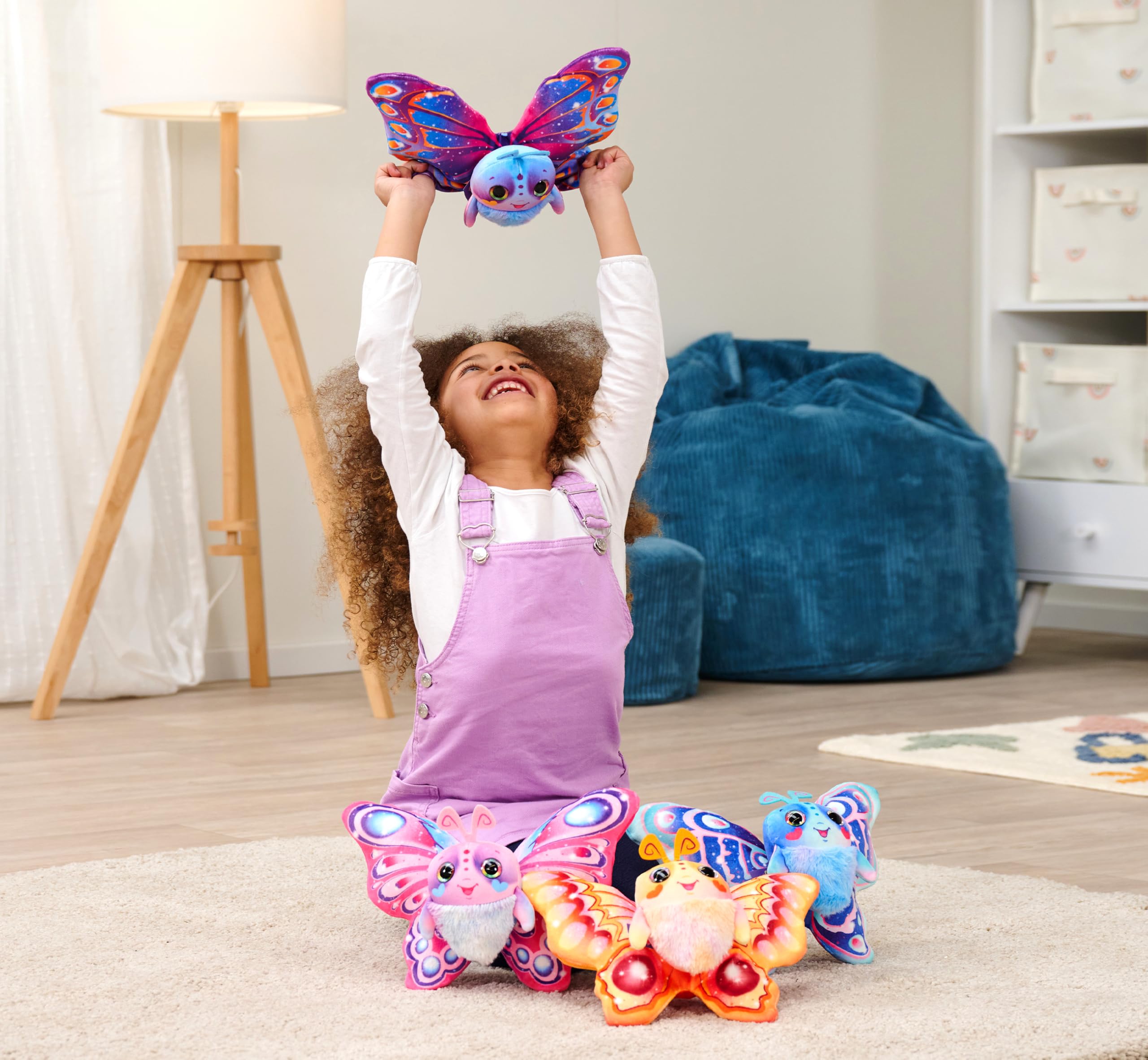 Simba Plüsch Schmetterling Fluffyfly (30 cm) – Aufblasbares Kuscheltier mit Regenbogen-Augen und Überraschungseffekt – Geschenkidee für Kinder – weiches Stofftier ab 3 Jahren für Mädchen und Jungen 6