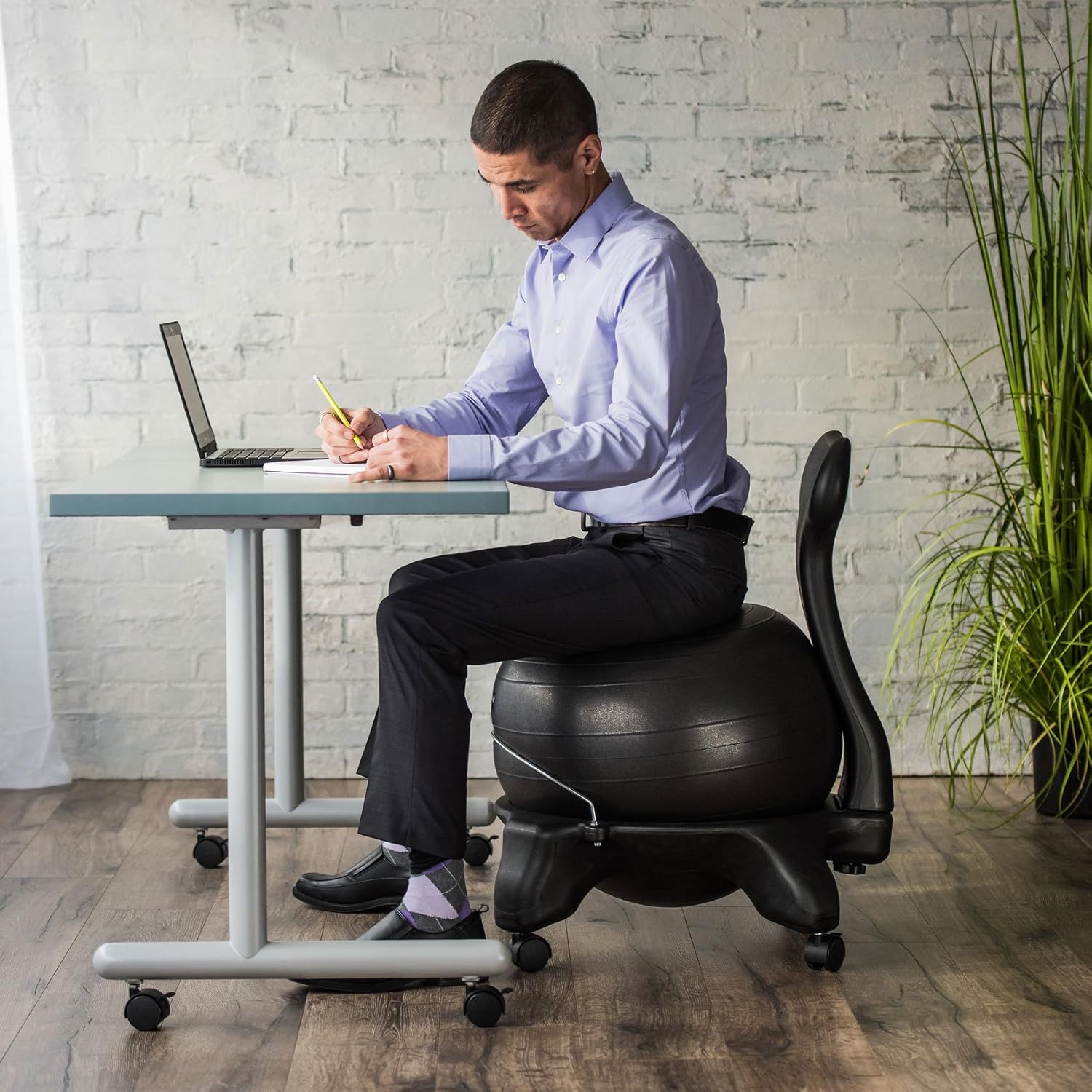 Gaiam Classic Balance Ball Chair – Exercise Stability Yoga Ball Premium Ergonomic Chair for Home and Office Desk with Air Pump, Exercise Guide and Satisfaction Guarantee, Charcoal: Sports & Outdoors