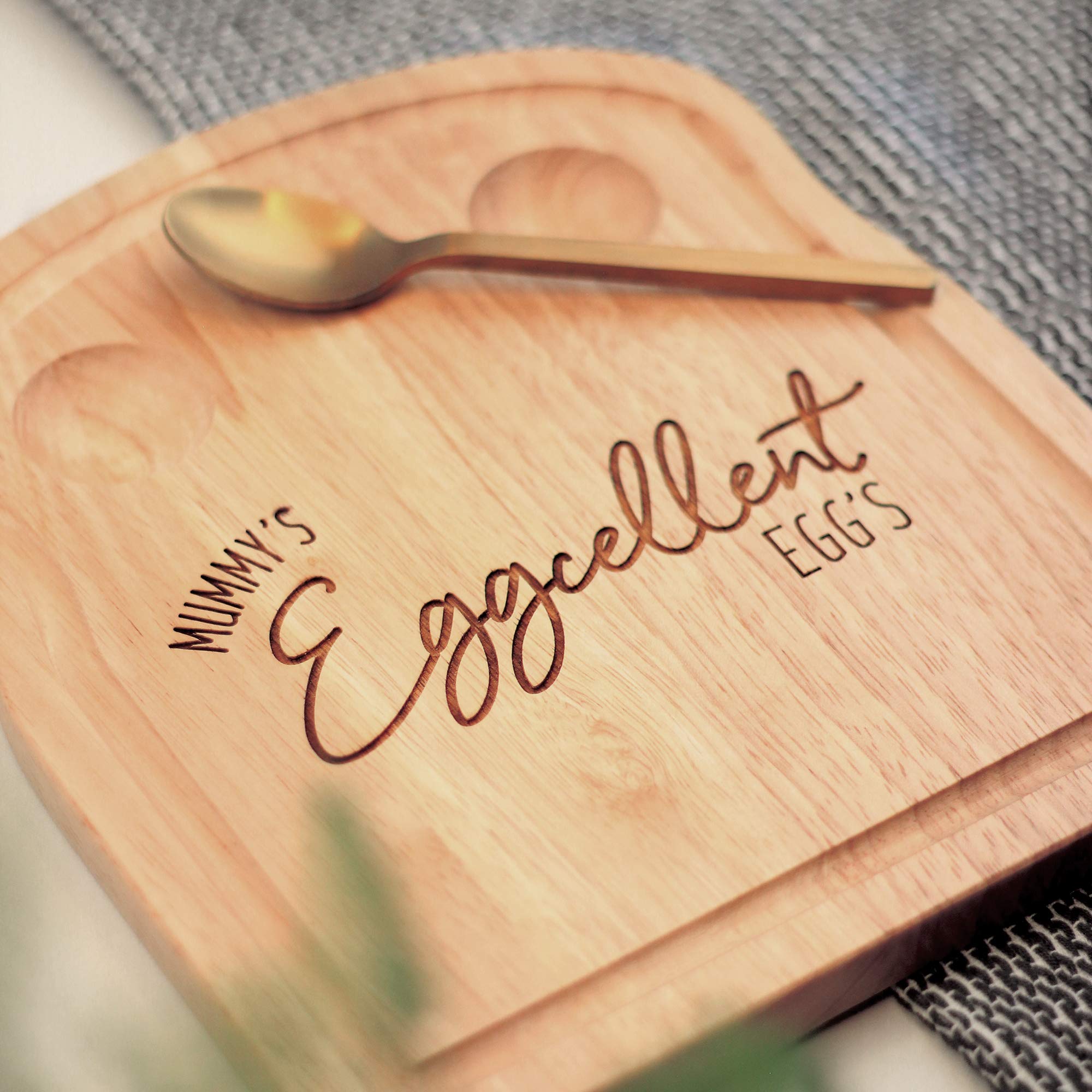 eBuyGB Engraved Breakfast Board, Mummy's Eggcellent Egg's, Egg & Soldiers Dippy, Toast Shaped Serving Board, Dippy Eggs and Toast, Easter, Birthday Gift for Mum