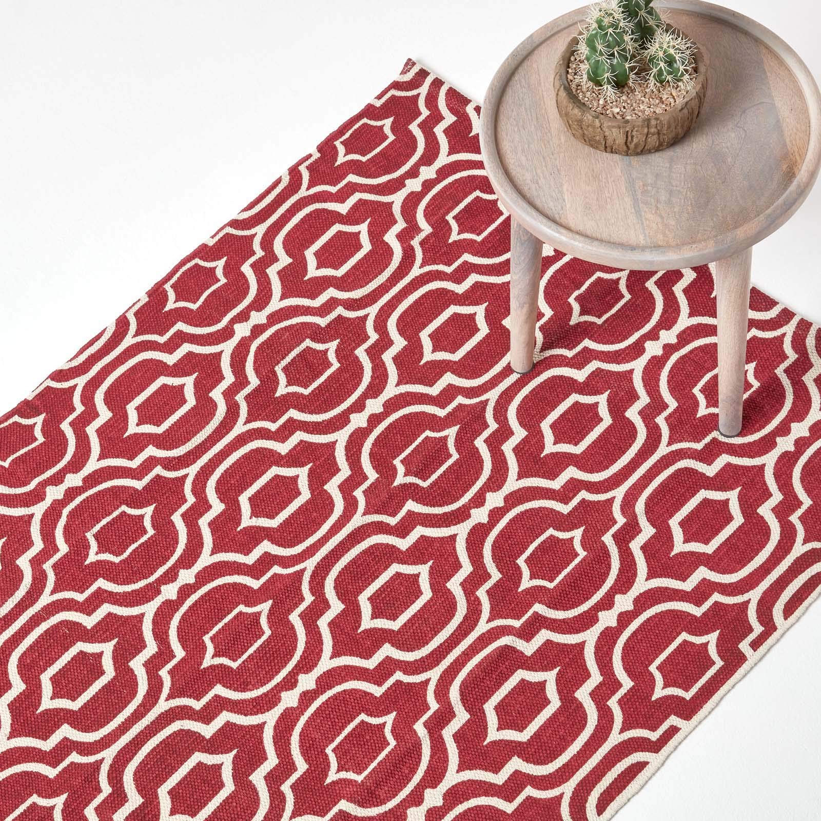 HOMESCAPES Geometric Printed Rug 'Riga' 100% Cotton Red & White Rug, 90 x 150 cm
