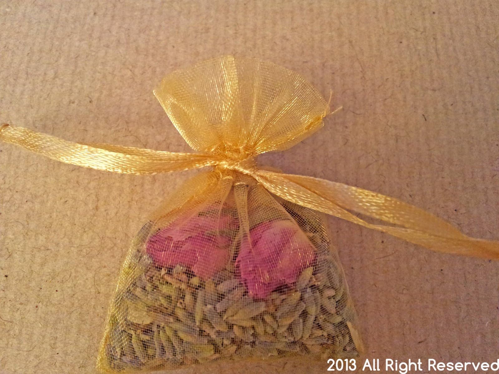 Dried Lavender and Rose Buds in Small Bags (Gold, 5)