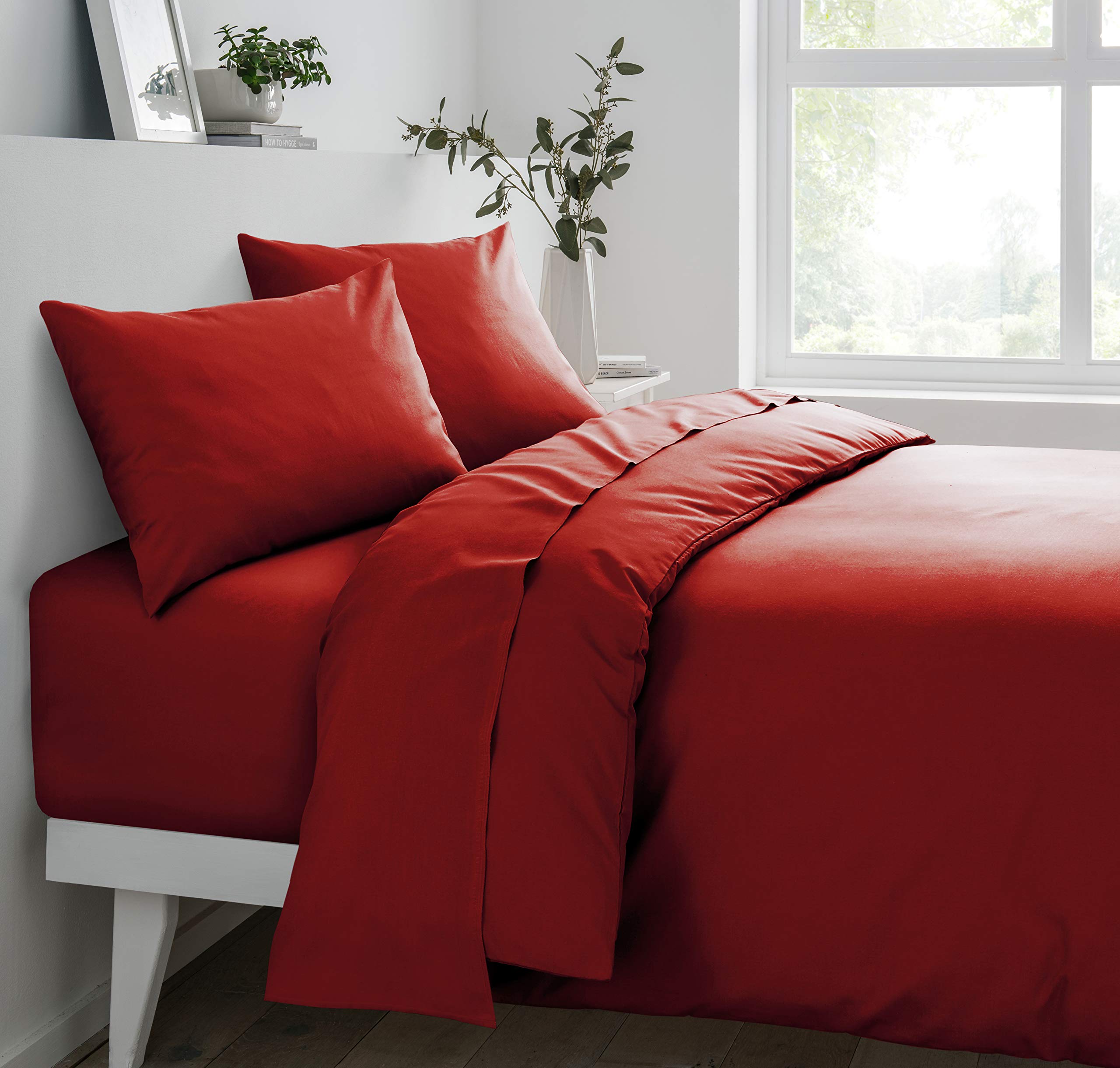 Sleepdown Fitted Sheet Super Soft Cosy Easy Care Polycotton Bed Linen Luxury Bedding Bedsheet 25 cm Deep Non Iron - Red - Double