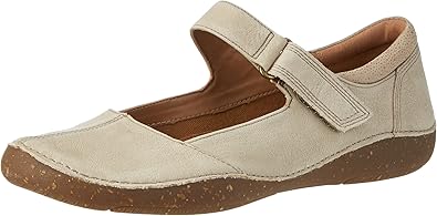 clarks sand nubuck