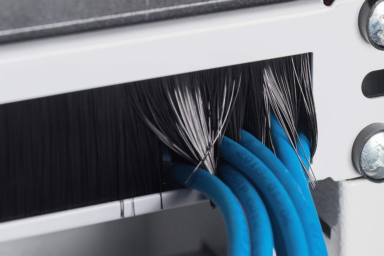 DIGITUS Cable Grommet with Brush Strip - 1U - 19 Inch - Network Enclosure - Patch Cable - Gray, Grey, 1 U - Image 4