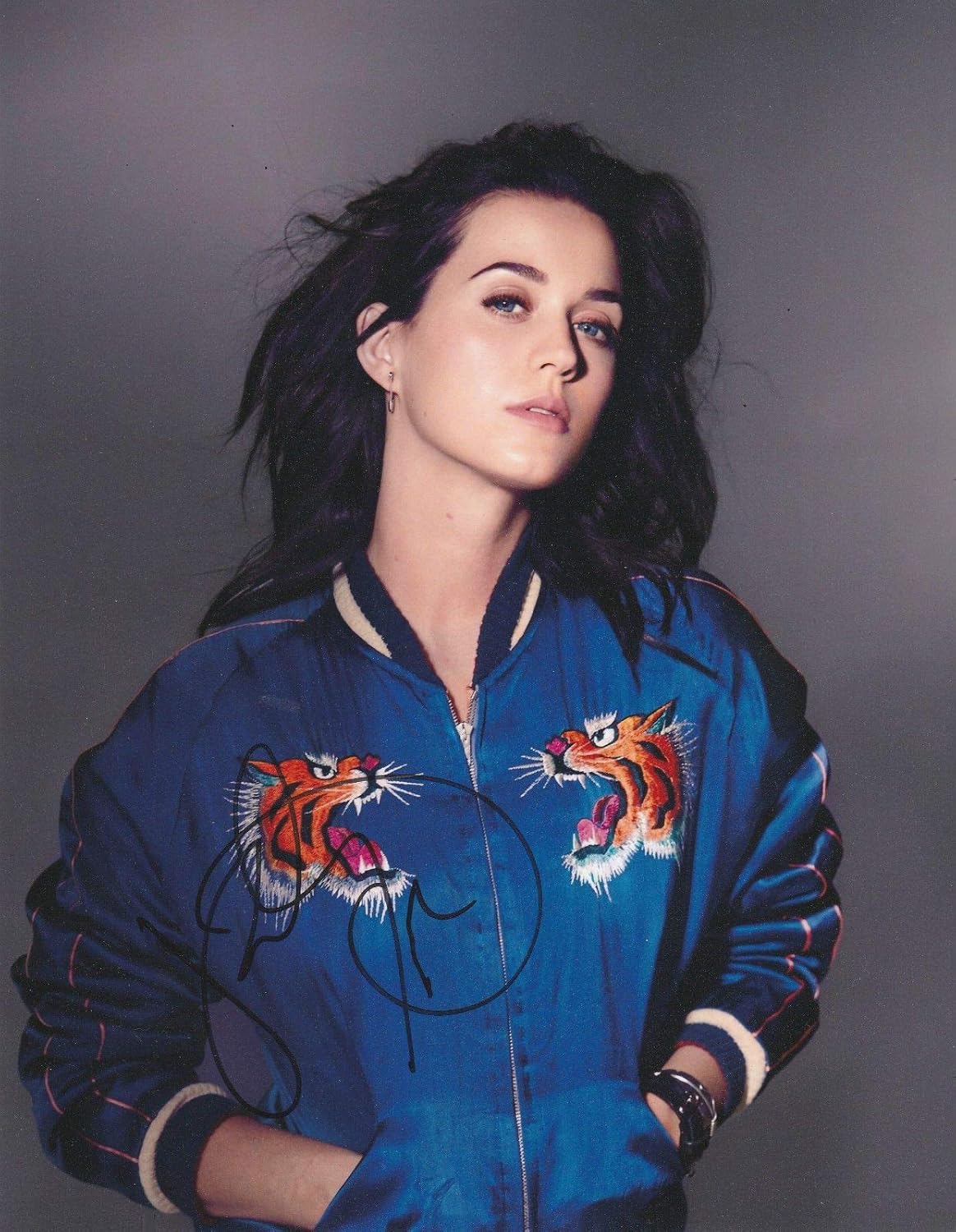 Photographs - Photo Katy Perry Autograph Signed 8 x 10