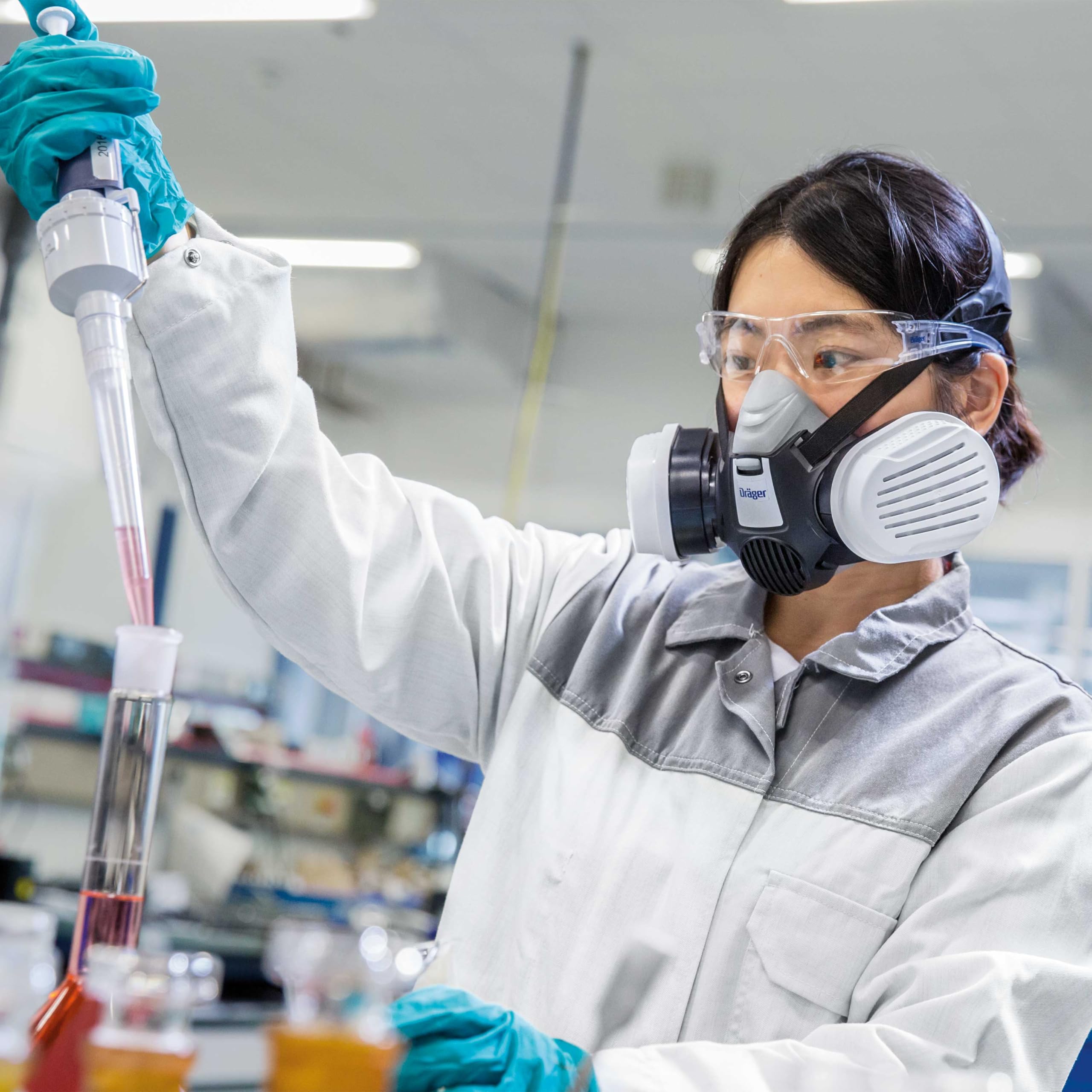 Dräger X-plore 3300 Chemiearbeiterset mit A1B1E1K1 Hg P3 Kombi-Filter – Halbmaske für Chemiearbeiten, zuverlässiger Schutz gegen Dämpfe, Gase und Fein-Staub, Größe M 7