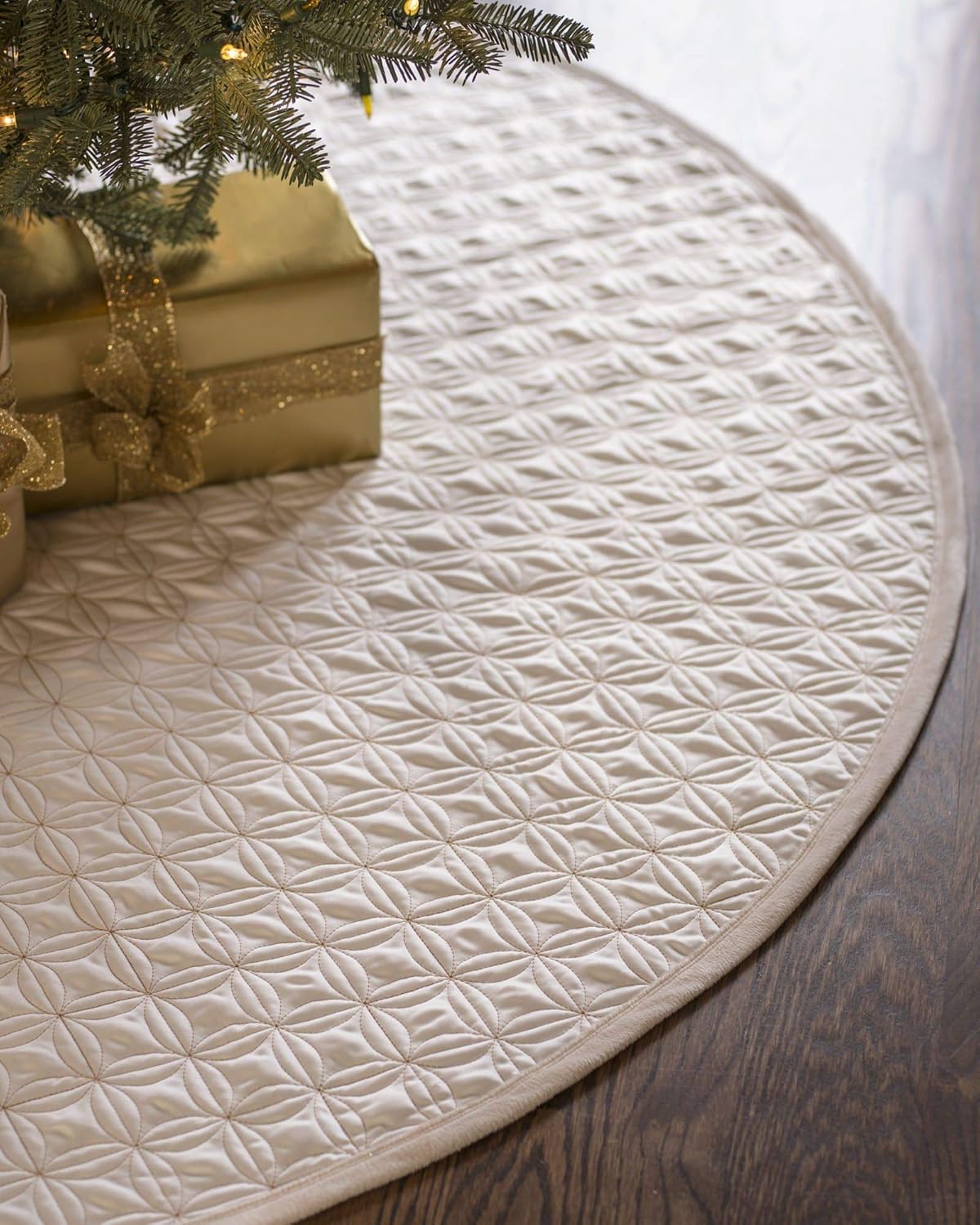 Balsam Hill Lancaster Wedding Ring Quilted Tree Skirt