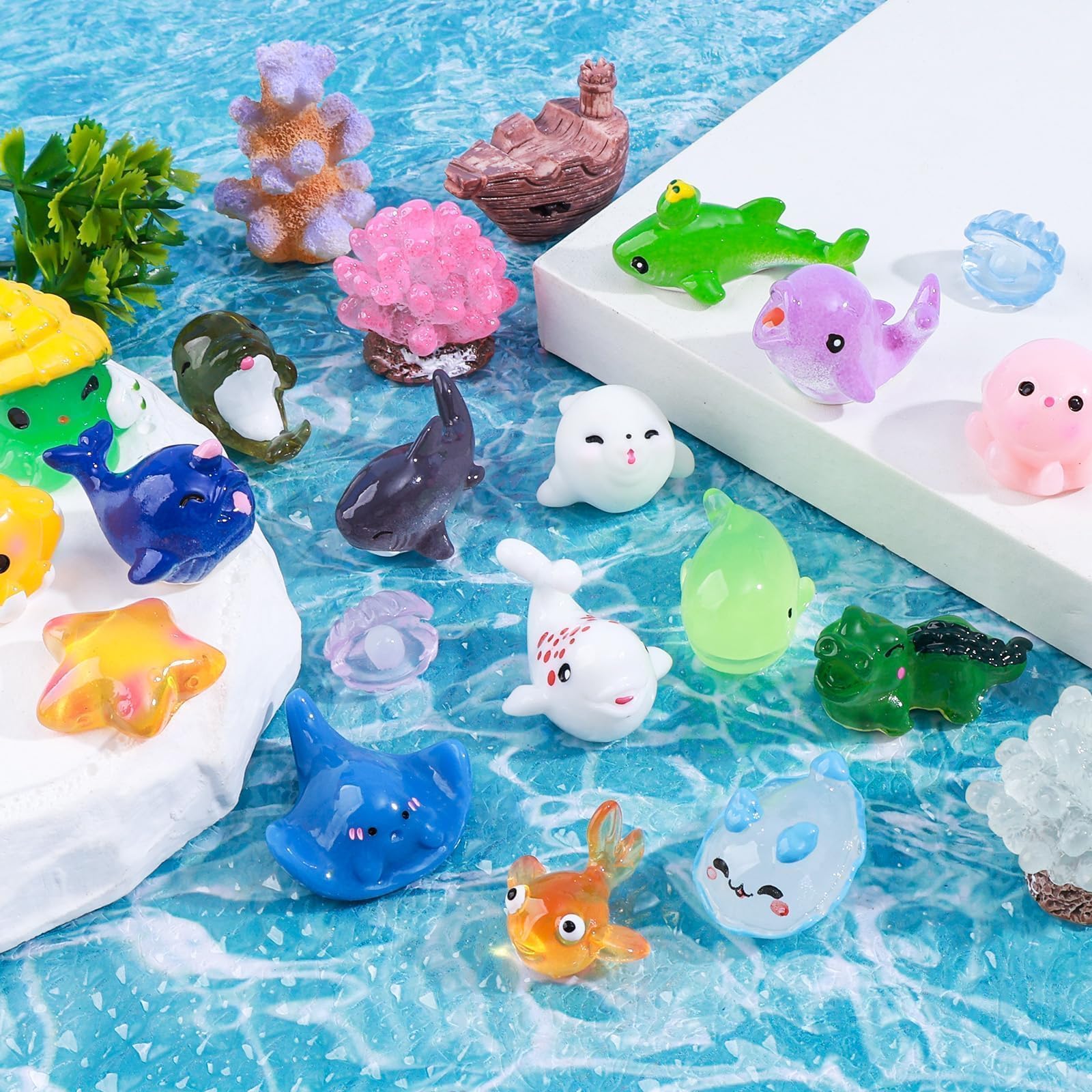 dsooldre 50pcs Mini Ocean Resin Animals Tiny Sea Animals Figurines Marine Miniature Plastic Animals Aquarium Ornaments Decorations for DIY Fish Tank Potted Micro Fairy Garden Dollhouse
