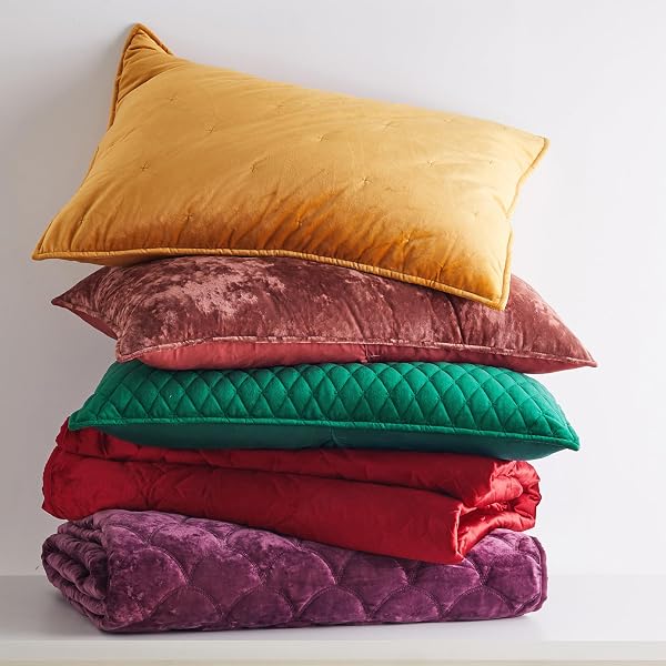 LEVTEX HOME – CASERTA QUILT – KING – ARABESQUE MEDALLION – RED VELVET – QUILT SIZE 106X92IN. – POLYESTER VELVET