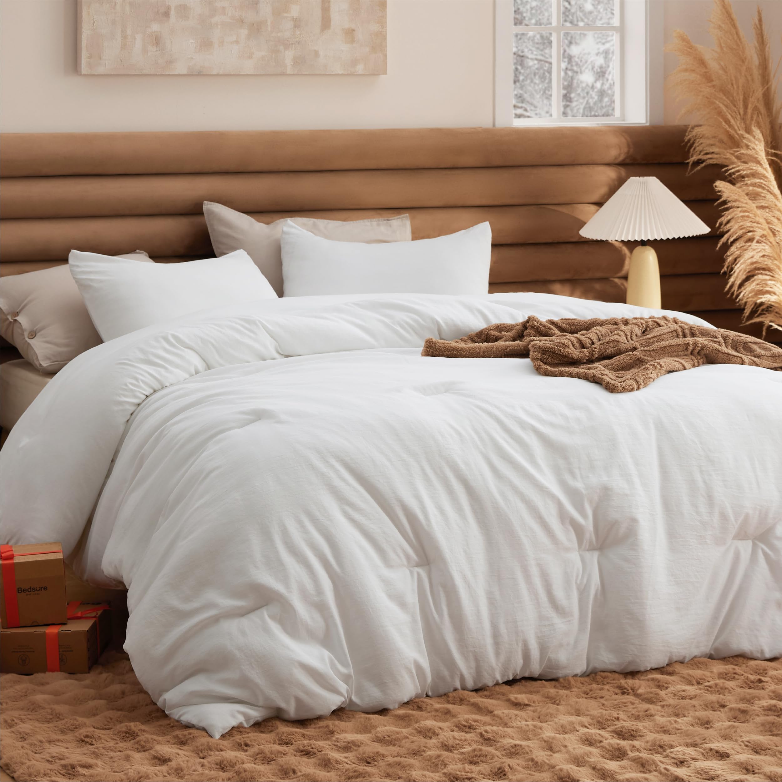 Photo 1 of ***STOCK IMAGE FOR REFERENCE***
** forest green **
Bedsure King Size Comforter Set, White Soft Prewashed Bedding for All Seasons, 3 Pieces GentleSoft™ Warm Down Alternative Bed Set, 1 Lightweight Comforter (104"x90") and 2 Pillowcases (20"x36")