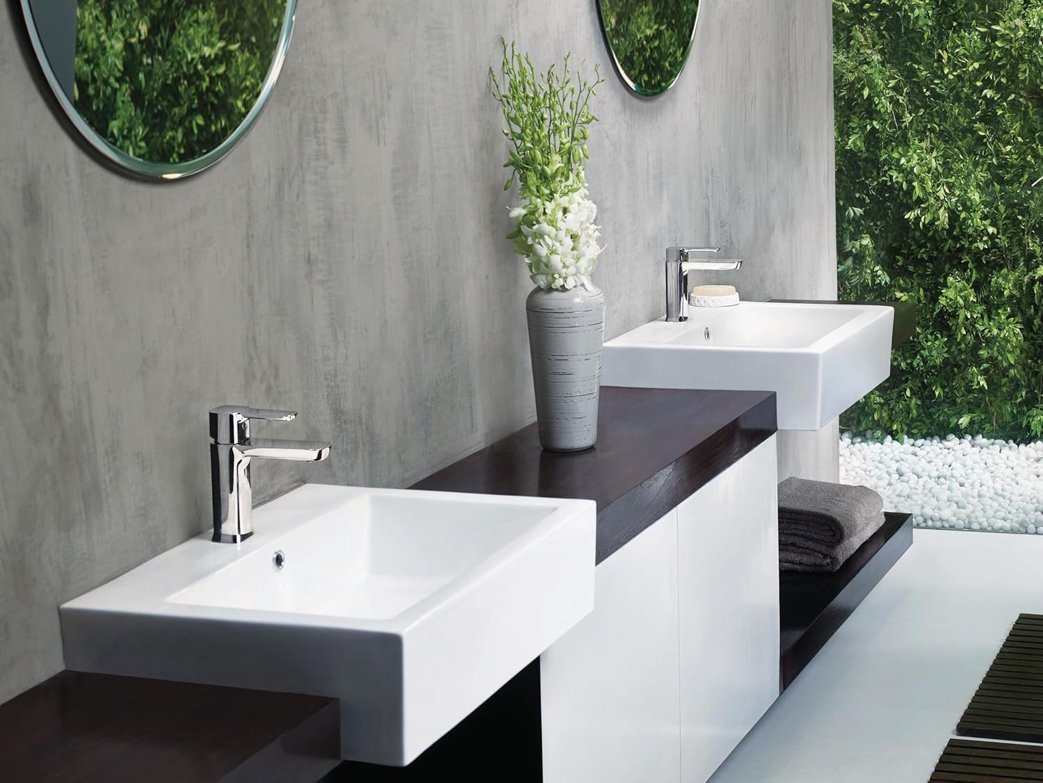 Delta Faucet Modern Single Hole Bathroom Faucet, Single Handle Bathroom Faucet Chrome, Bathroom Sink Faucet, Drain Assembly, Chrome 581LF-PP - - 