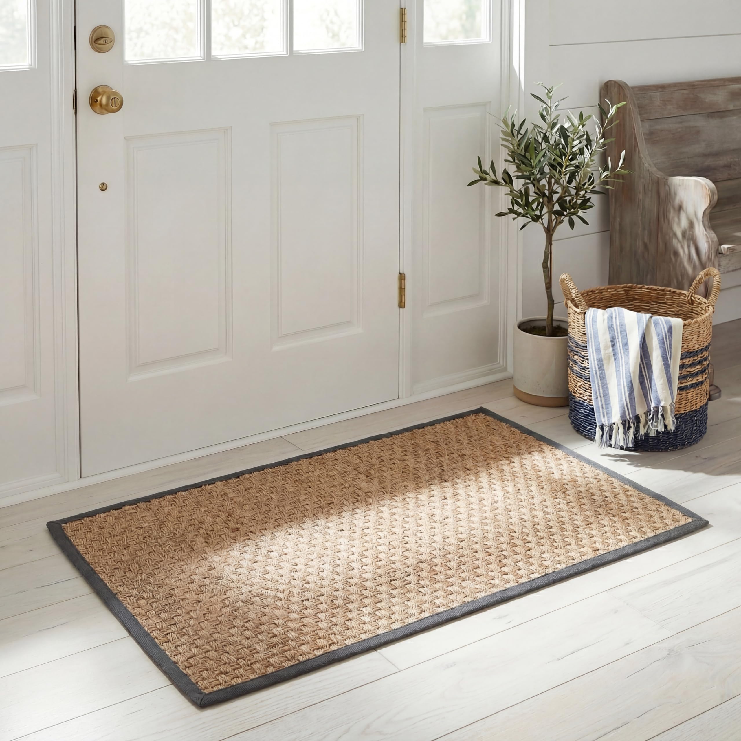Safavieh Natural Fiber Rug for Living Room, Dining Room, Bedroom - Natural Fiber Collection, Short Pile, in Natural and Black, 76 X 122 cm — image 1