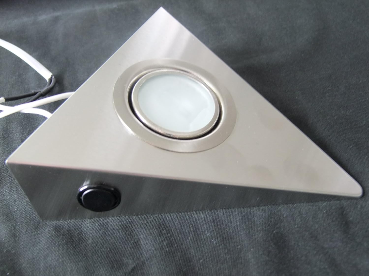 Halogen Dreieck Unterbauleuchte Mit Schalter 20w Mit Kabel Amazon De Beleuchtung