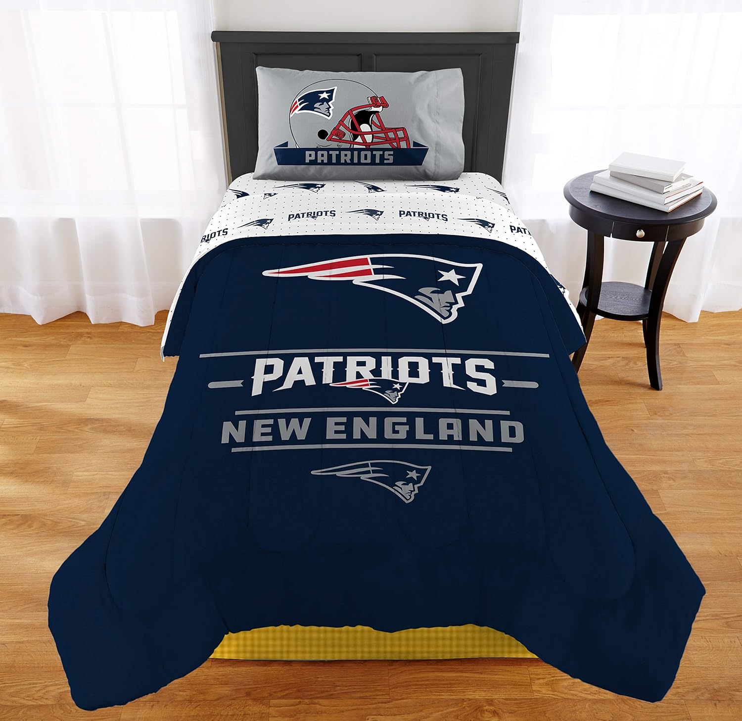 The Northwest Company NFL New England Patriots “Monument” Twin/Full Comforter #318934799