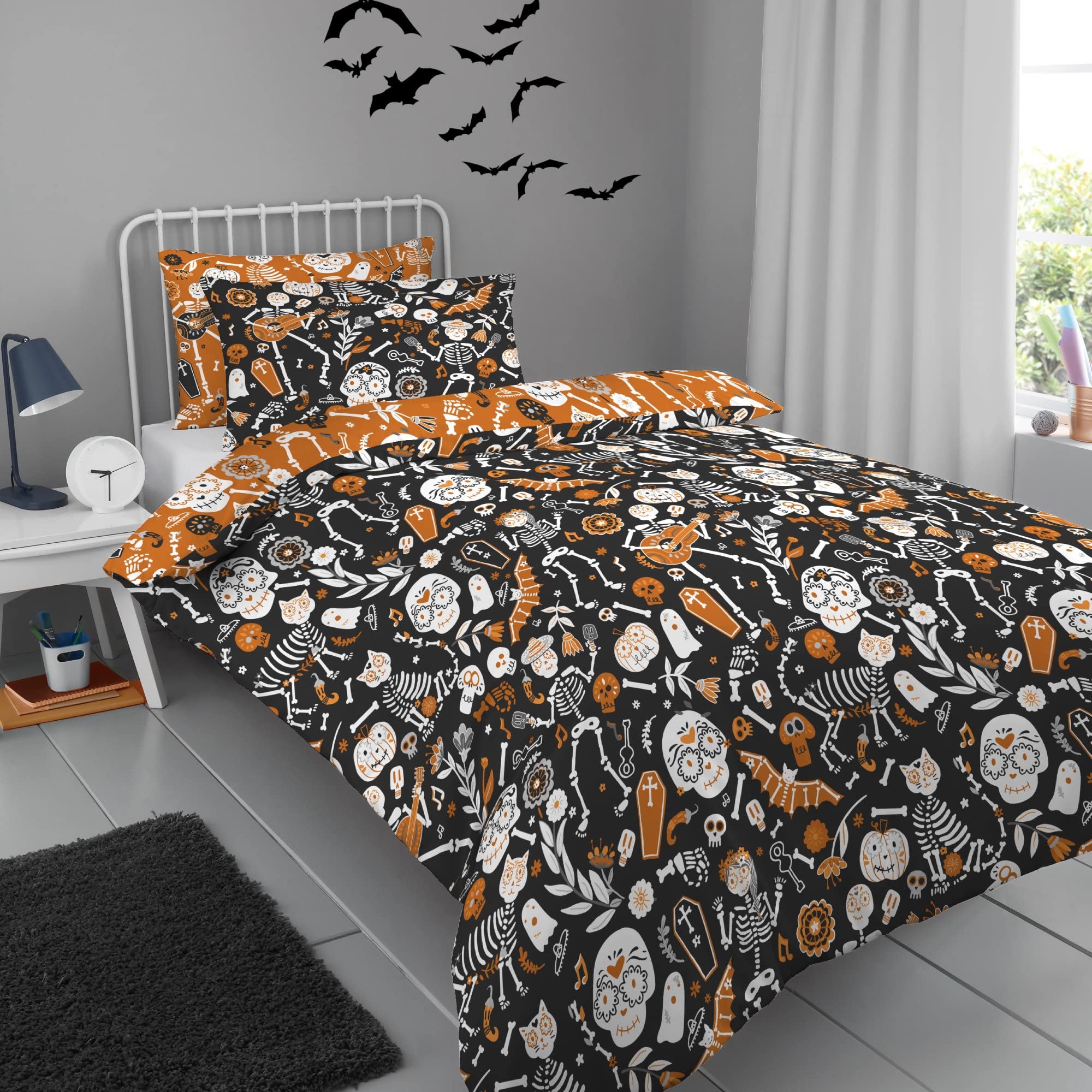 Bedlam - Halloween Day of the Dead Duvet Cover - Double Bedding Size (200 x 200cm) - Reversible (2 Colours) - Glow in the Dark Duvet - Skeletons, Ghosts, Bats & Skulls - Halloween Bedding & Decor