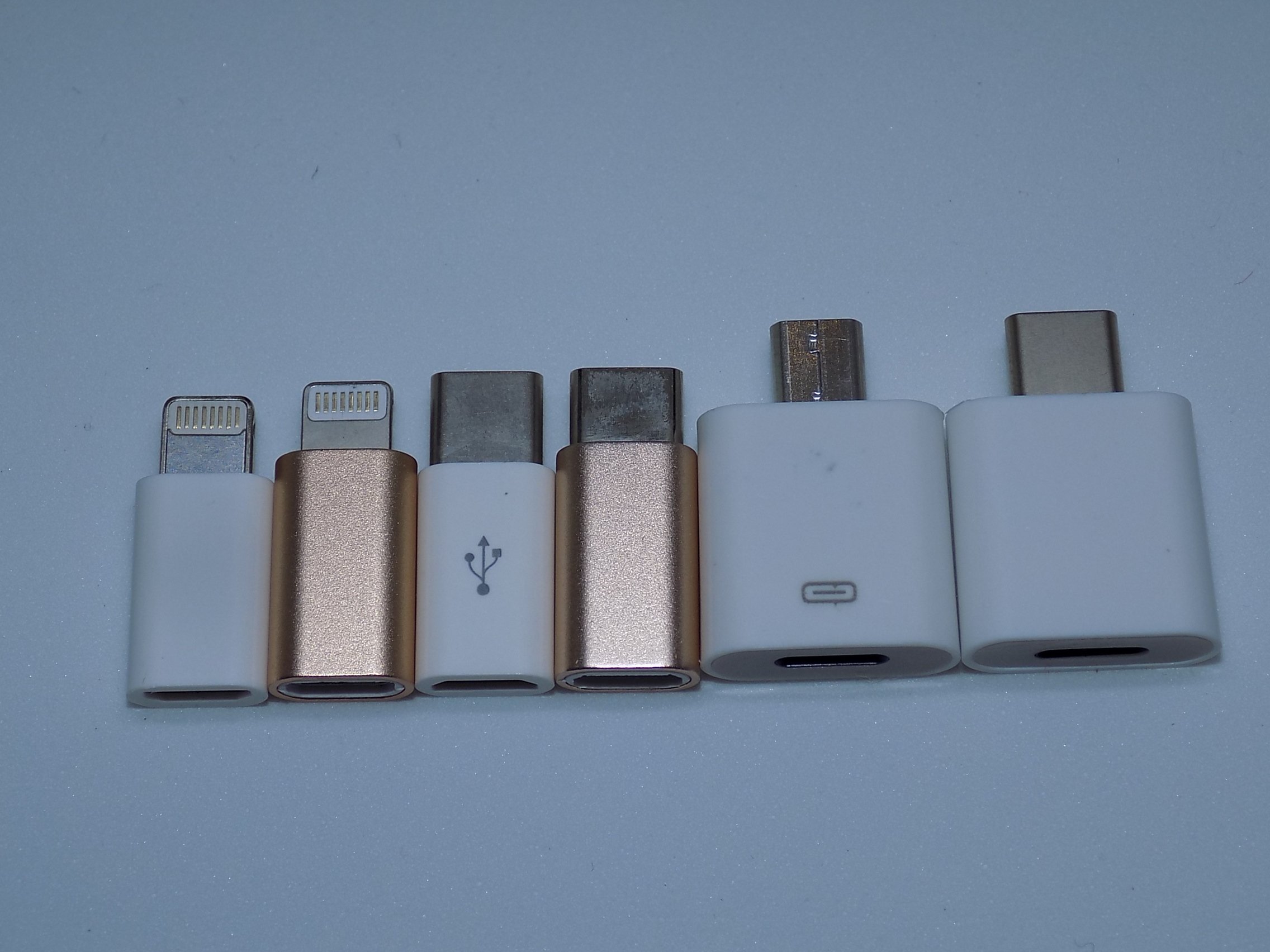 Mobile phone adapter (MicroUSB TO TypeC or MicroUSB TO 8pin&&8Pin to MicroUSB or 8pin to TypeC),Also configure a mobile phone TF card reader,Real shot picture is not beautified