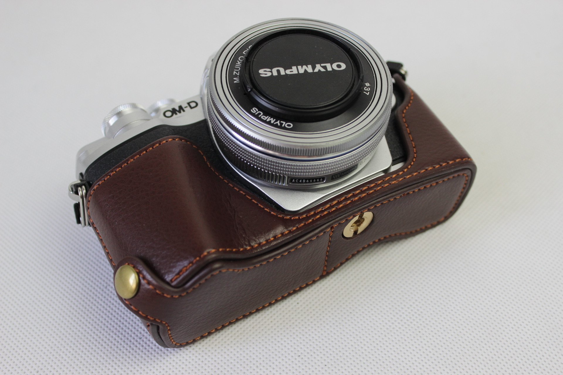 E-M10 Mark III Camera Case, Zakao Genuine Real Leather Half Bottom Opening Version Holster Camera Case with Hand Strap Protective Cover Bag Case for Olympus OM-D E-M10 Mark III (Coffee)