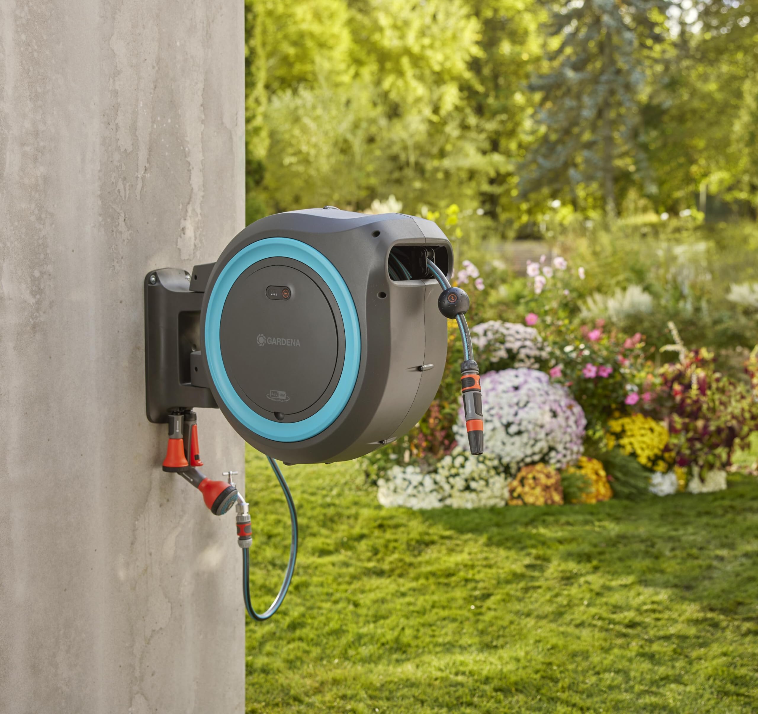 Gardena Akku-Wand-Schlauchbox PowerRoll XL Ready-to-use-Set: Automatischer Schlauchaufroller mit 35 m Gartenschlauch, Schlauchführung und RollControll, Komplett-Set mit Akku (18640-20) 6