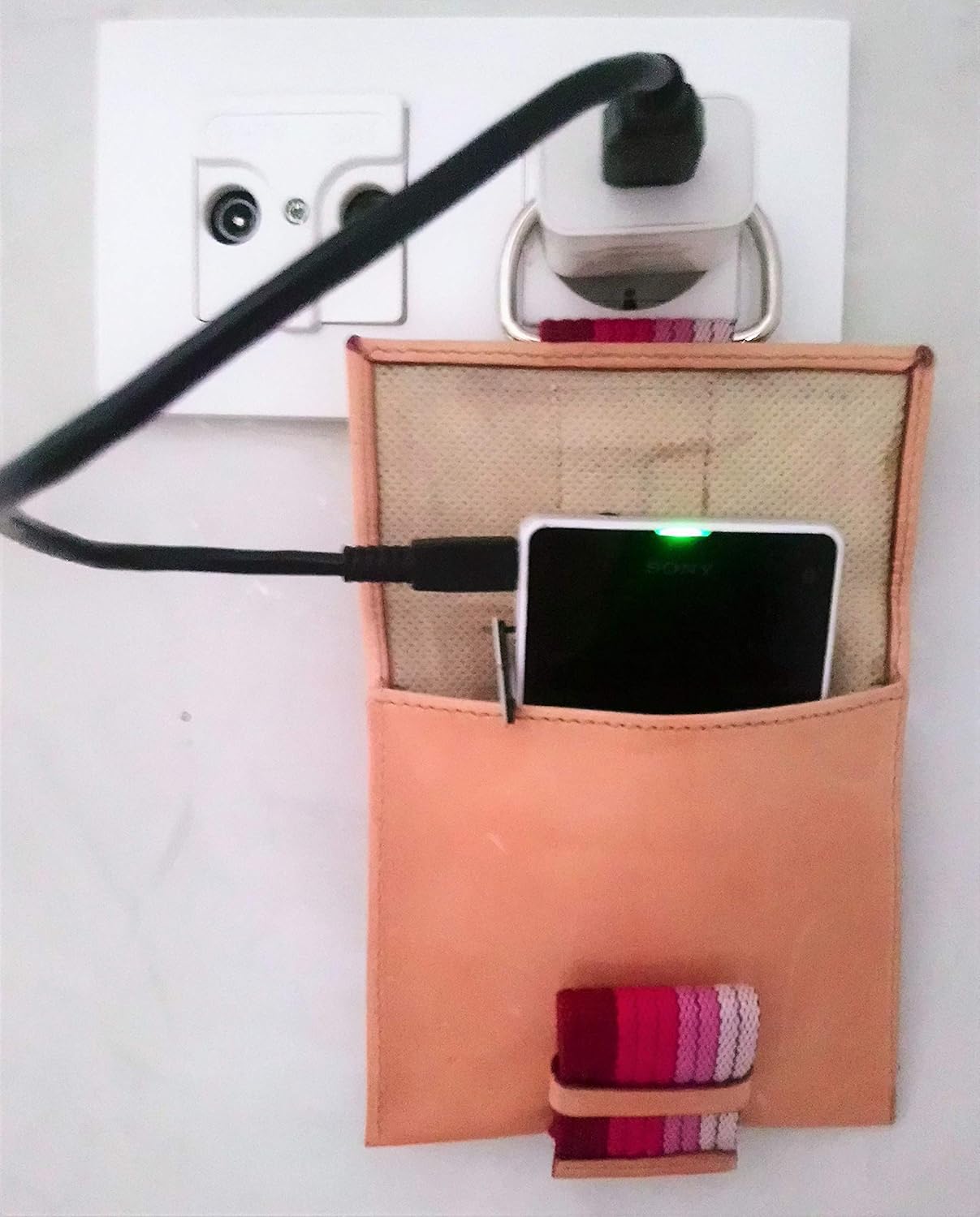 soporte cargador de piel para móvil