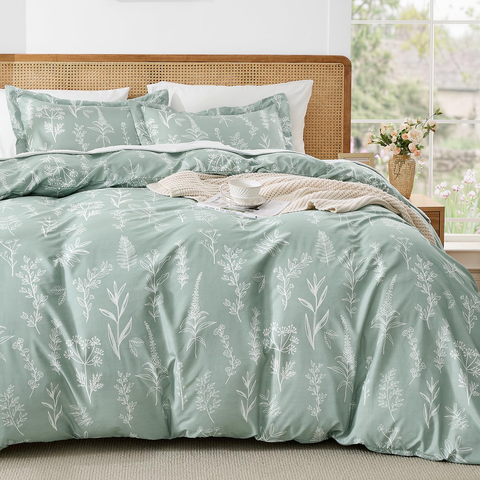 MUXHOMO Duvet Cover Queen Size, 3 Pieces Green Duvet Cover Floral Botanical, Microfiber Soft Queen Bedding Set with Zipper Closure 4 Ties and 2 Pillow Cases(90"×90")