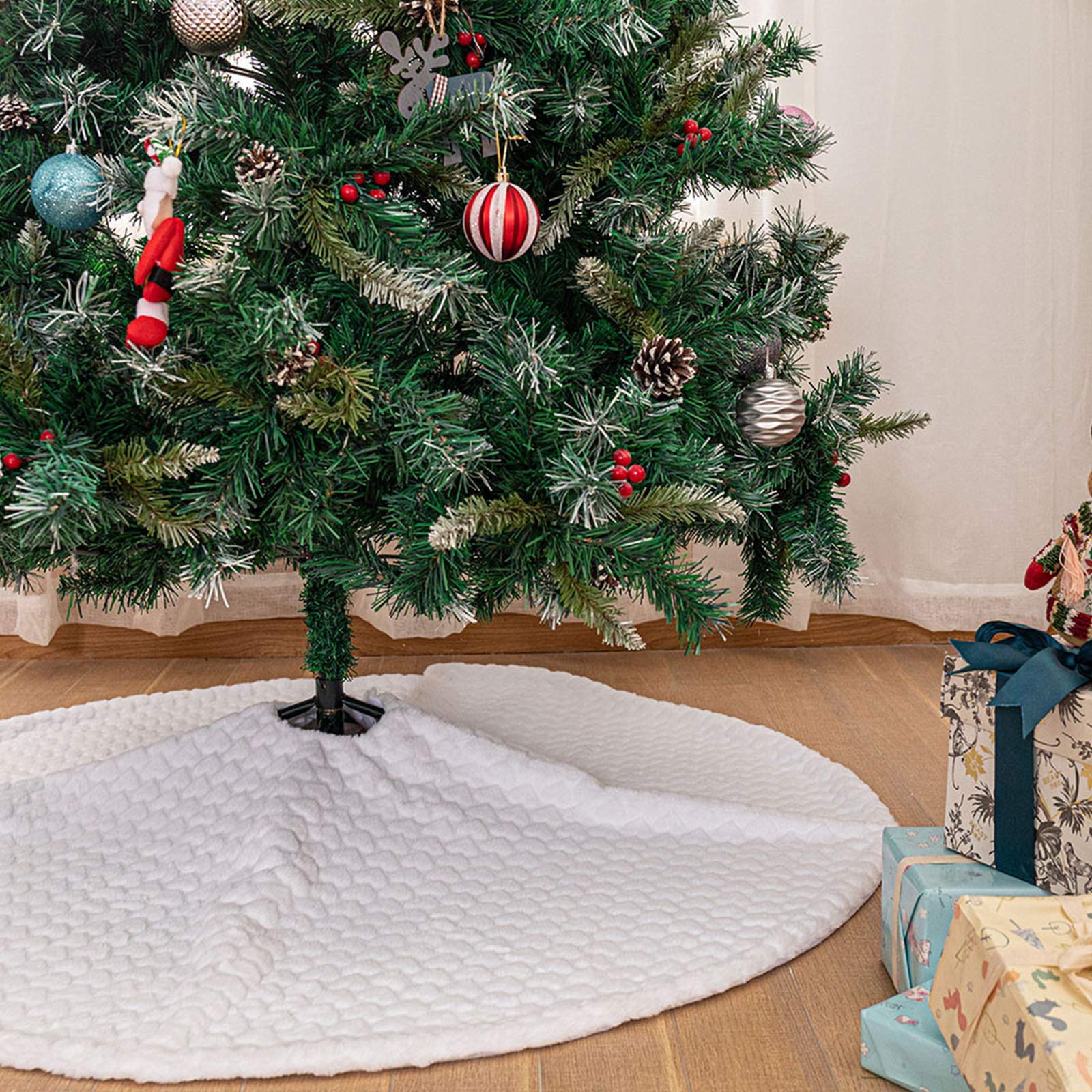 Deggodech White Fur Christmas Tree Skirt 122cm Snow Xmas Tree Skirt Mat Soft Plush Christmas Tree Base Covers for Xmas Holiday Party Decoration (White Heart, 48inches)
