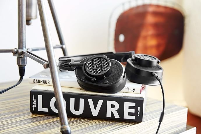 贝克汉姆同款 Master & Dynamic 动感大师 MH40 带麦 头戴式耳机 4折9.3 两色可选 海淘转运到手约¥1218