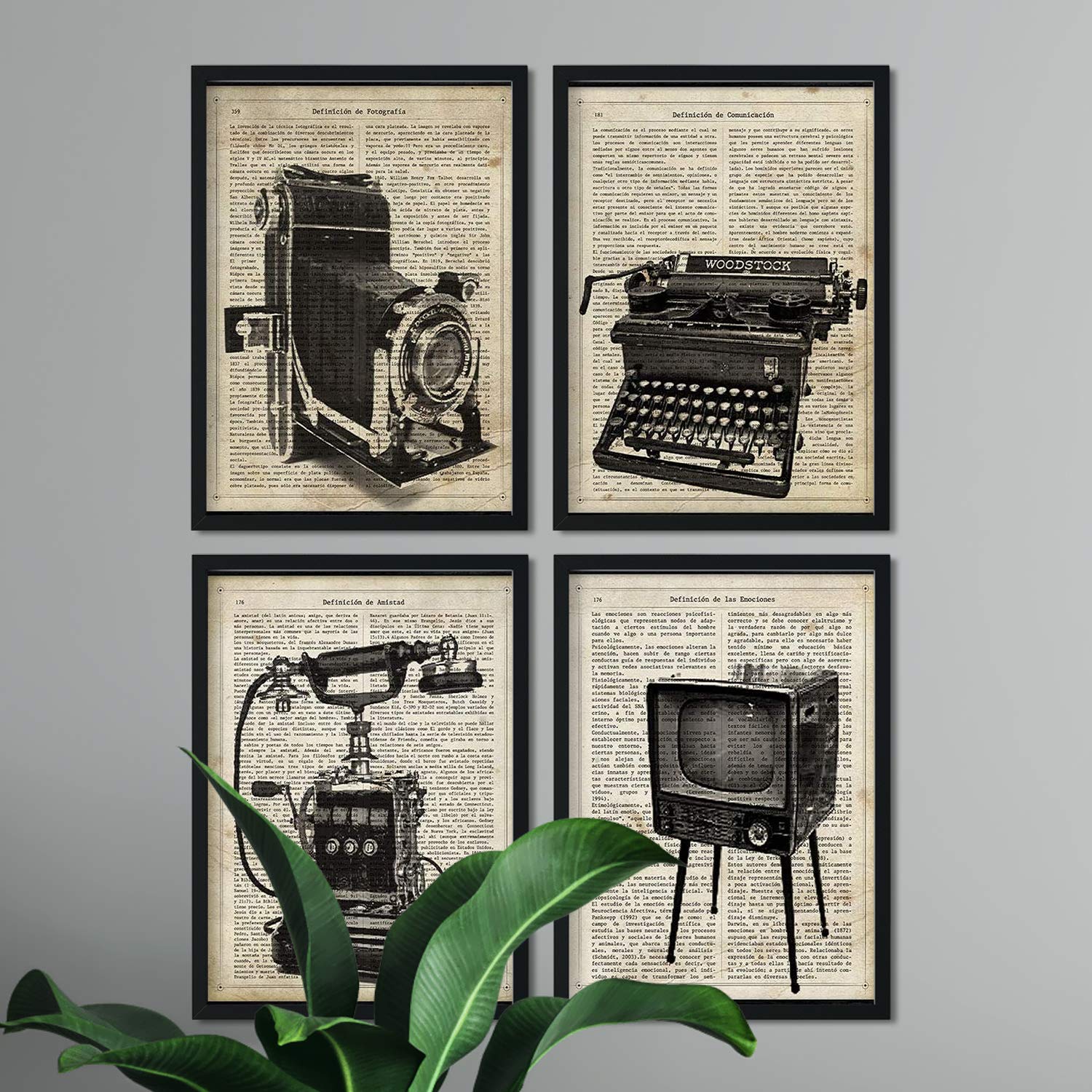 Nacnic Pack four vintage camera sheets, typewriter, telephone and television with definitions photography, emotions, friendship and communication A4 size - Unframed. 250 Gr