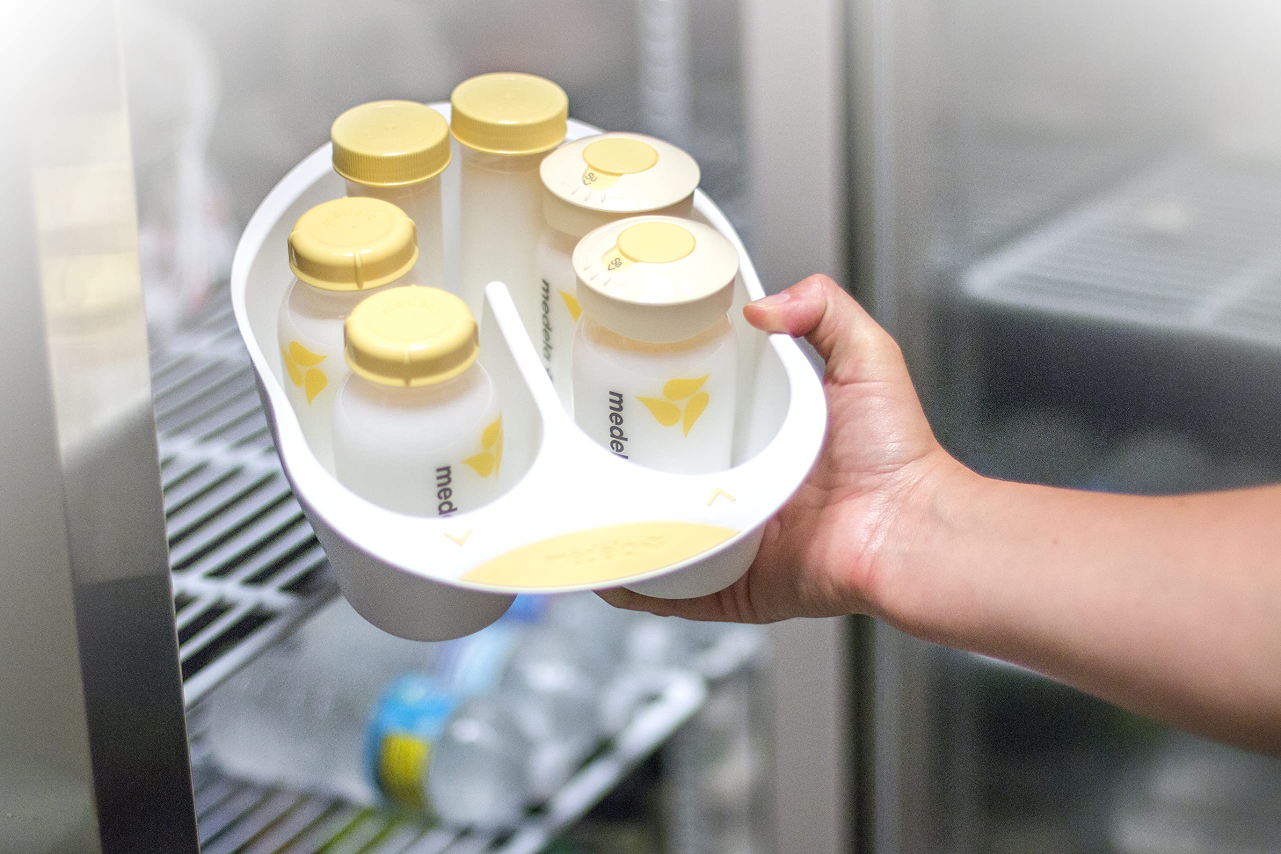 Medela Breast Milk Storage Solution Set, Breastfeeding Supplies & Containers, Breastmilk Organizer, Made Without BPA