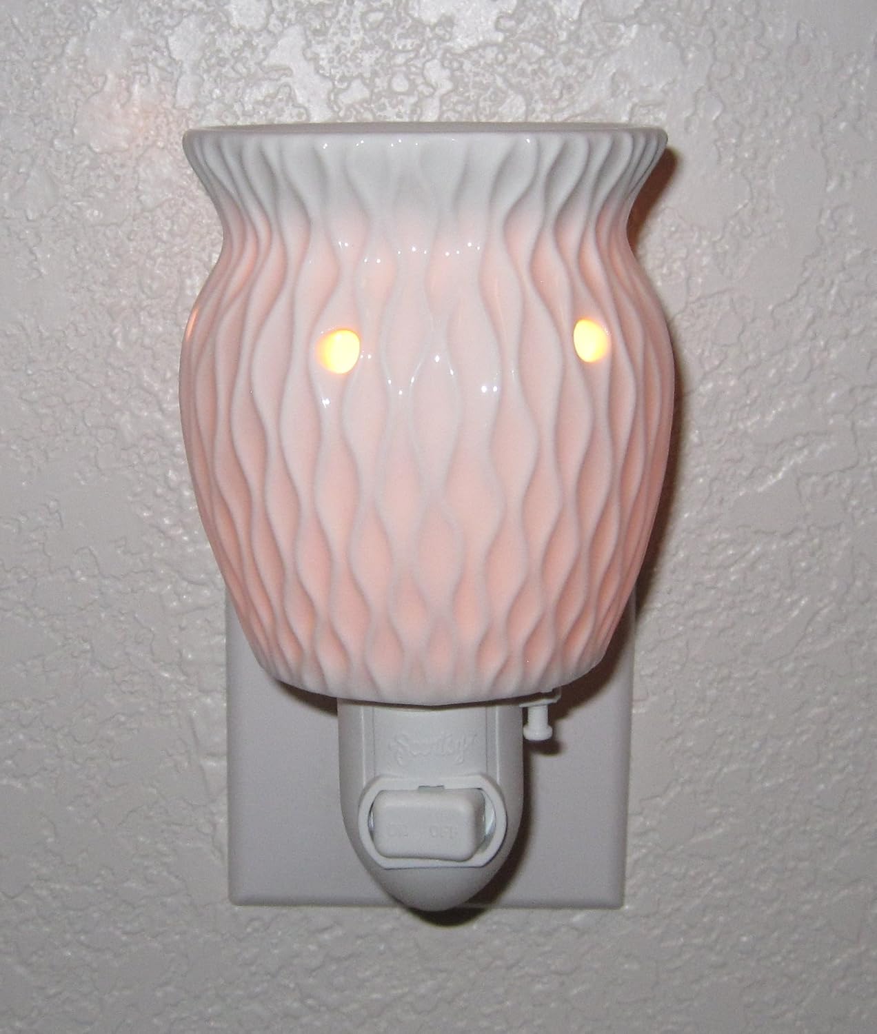 Scentsy "Crinkle" White Glowing Plugin Warmer Amazon.co.uk Kitchen