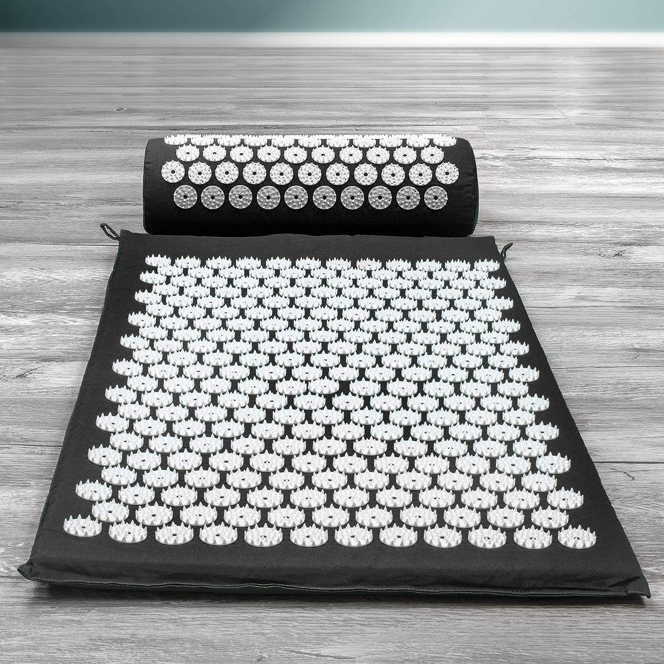 Sivan Back and Neck Pain Relief Acupressure Mat and Pillow Set, Chronic Back Pain Treatment - Relieves Your Stress of Lower Upper Back and Sciatic Pain - Black: Sports & Outdoors
