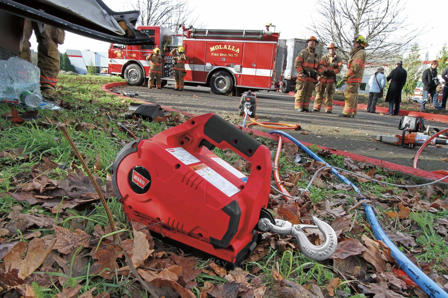 WARN 885030 PullzAll Cordless 24V DC Portable Electric Winch with Steel Cable and 1 Rechargeable Battery Pack: 1/2 Ton (1,000 lb) Pulling Capacity: Automotive