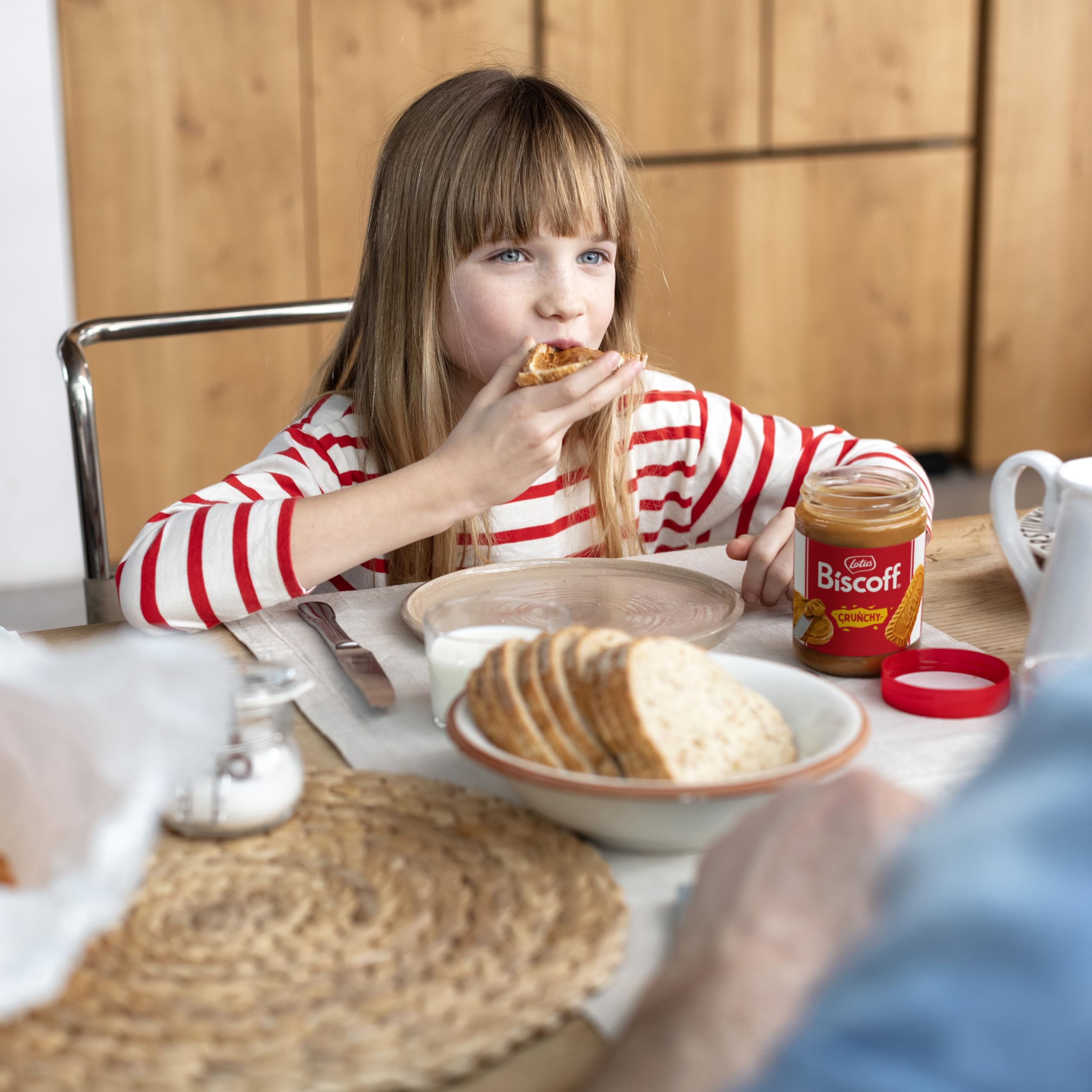 Lotus Biscoff | Süßer Brotaufstrich | Knusprig | Karamellisierter Keksgeschmack | Vegan | Nussfrei | Kein Zusatz von Aromen oder Farbstoffen | PET Glas | 700g 6