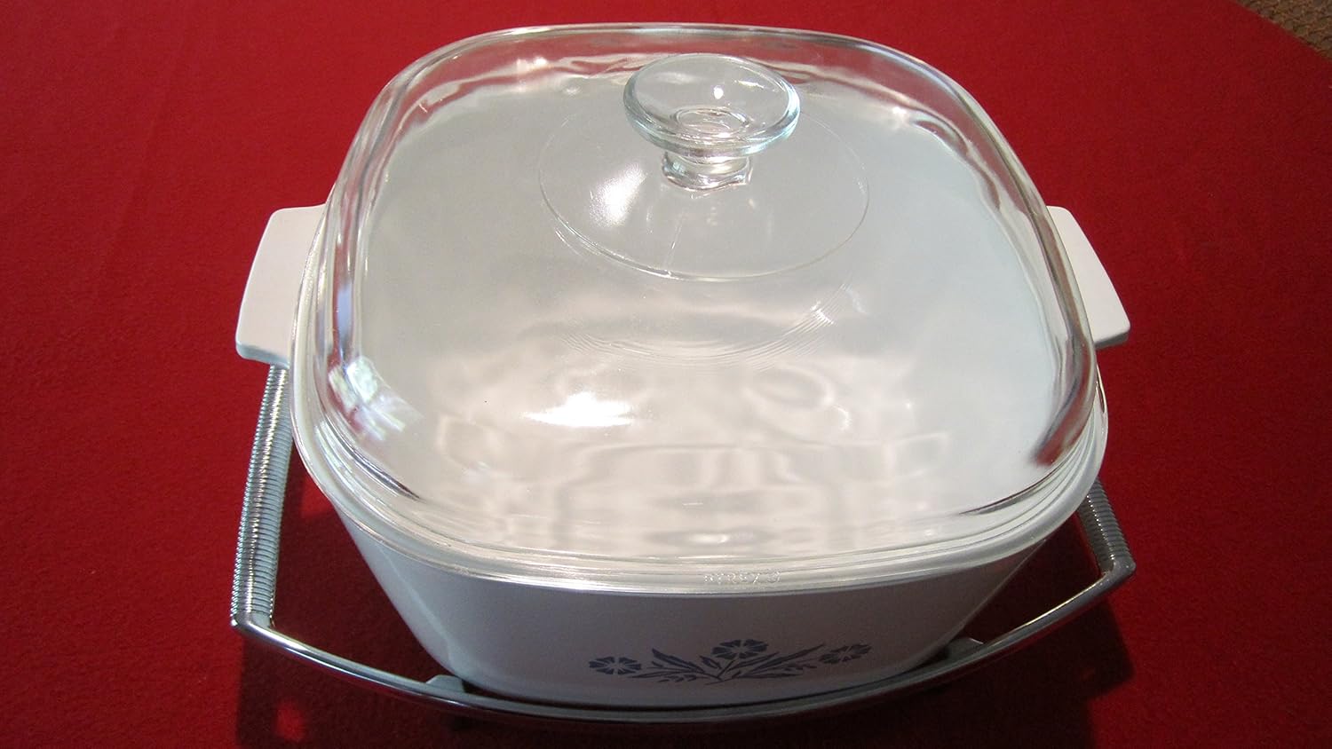 Vintage Corningware 4 Quart Dutch Oven with lid. Cornflower Blue the
