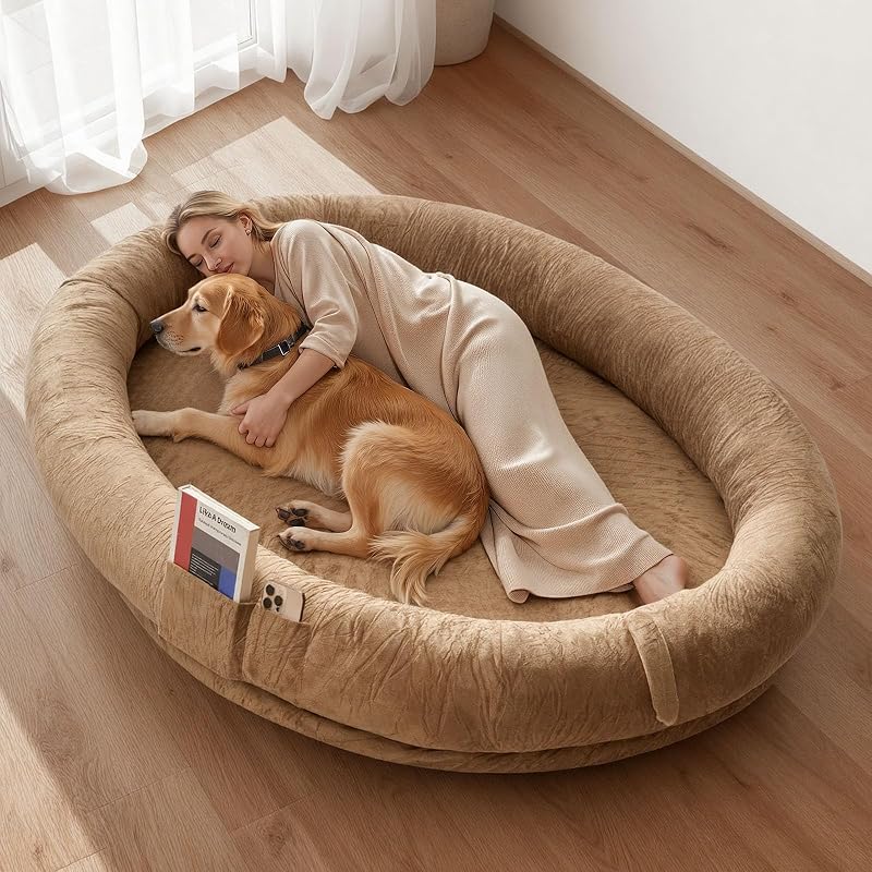 Letto Stile Cane per Umani Amici Pelosi da 1770 x 1230 x 240 mm, Letto per Cani a Misura Umana, con Tasca Laterale, Maniglia e Cerniera, Fodera Rimovibile e Lavabile in Lavatrice, Pelo Corto