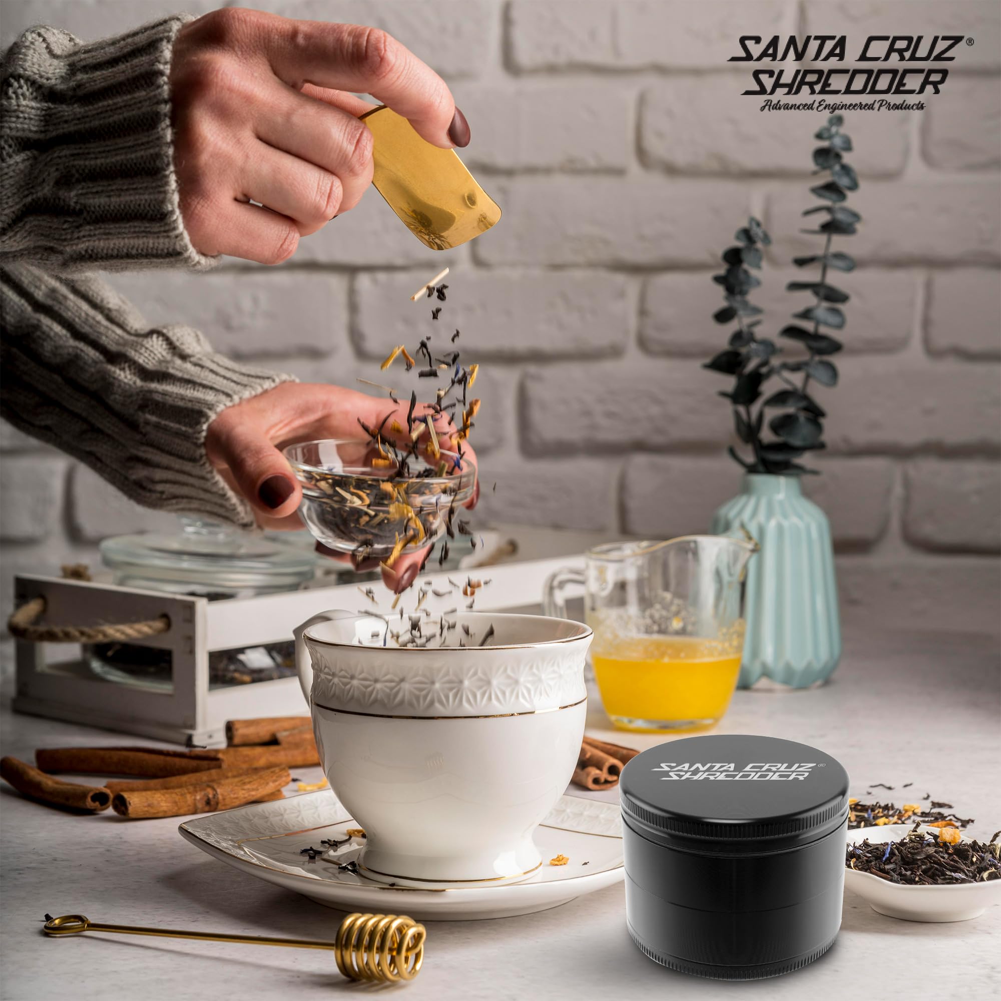Santa Cruz Shredder Herb and Spice Grinder Made in USA (Large (2.7 Inch), Black)