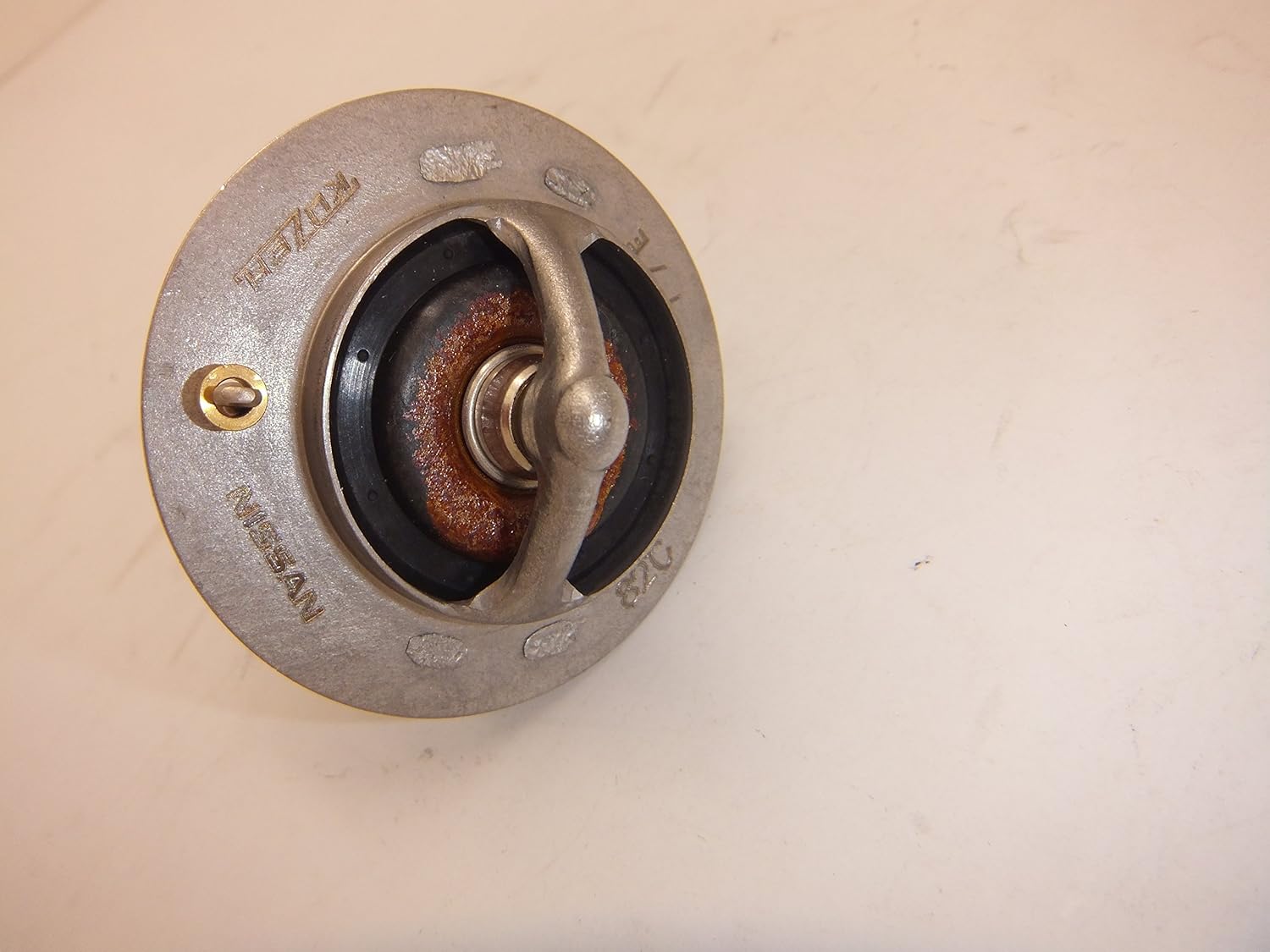 Amazon 日産 キューブ Z10 サーモスタットアッセンブリー41b00 サーモスタット 車 バイク