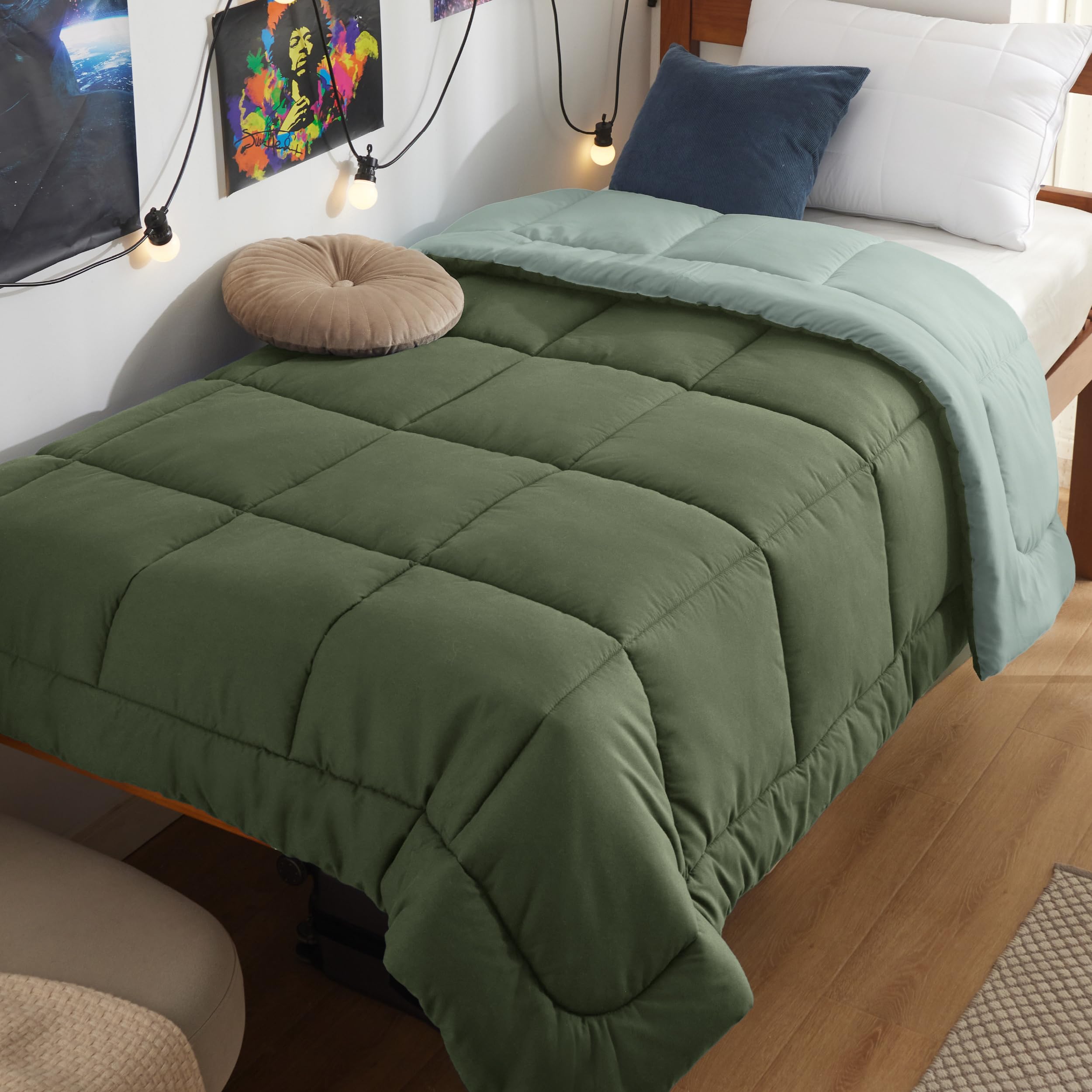 Photo 1 of Bedsure Comforters Twin XL - Duvet Insert Lightweight Down Alternative Comforter Quilted All Season Duvet with 8 Tabs, Machine Washable, Gifts for Women, Green/Light Green, Twin XL 92x68