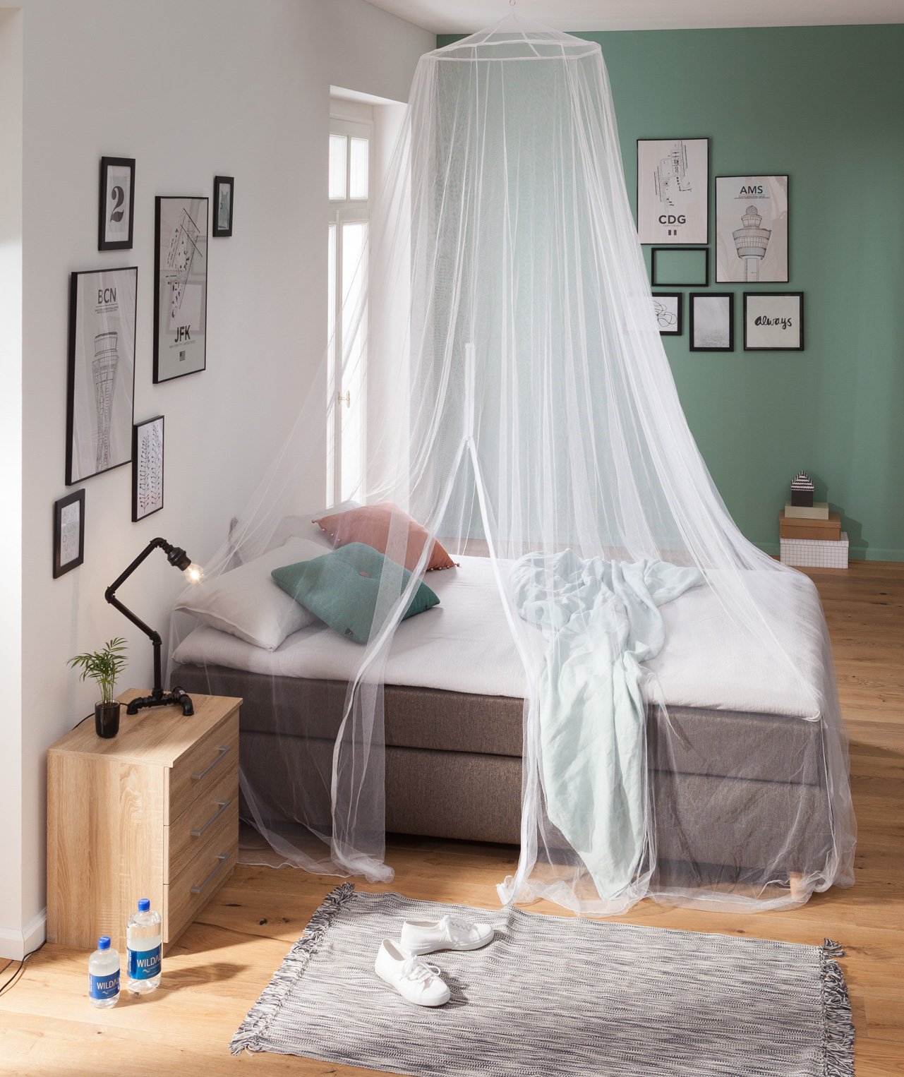RSP® XXL mosquito net with zip for a secure and comfortable entry.