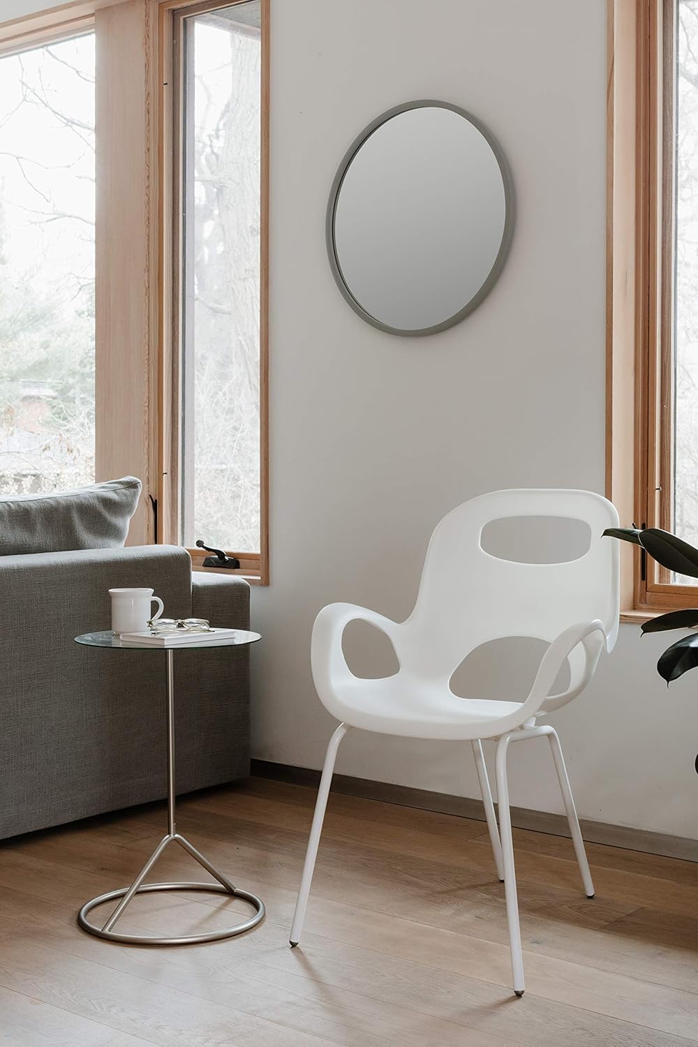 Umbra 1008243-040 Hub Wall Mirror With Rubber Frame - 24-Inch Round Wall Mirror for Entryways, Washrooms, Living Rooms and More, Doubles as Modern Wall Art, Black: Home & Kitchen