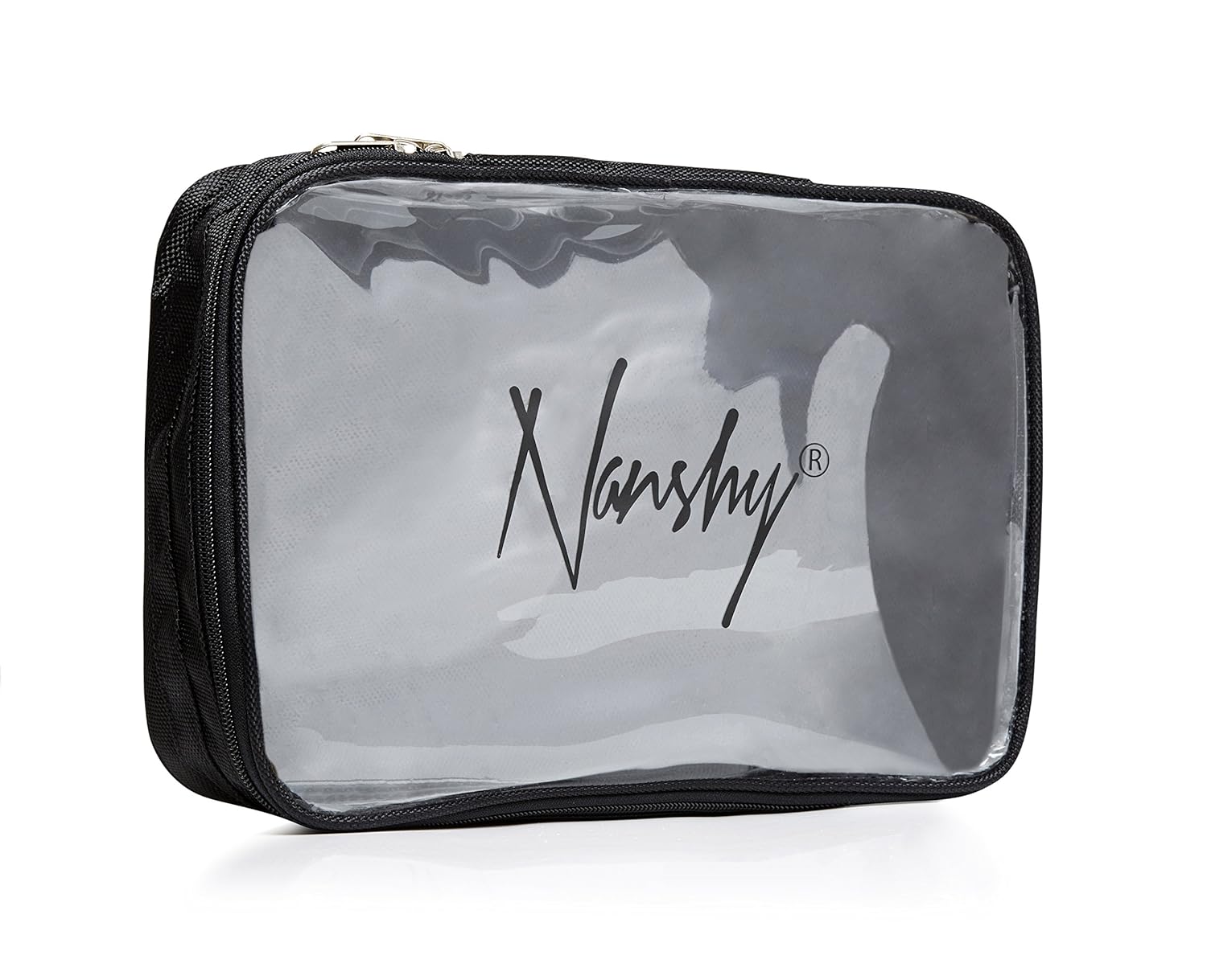 Espacioso neceser elaborado en en plástico y nylon.