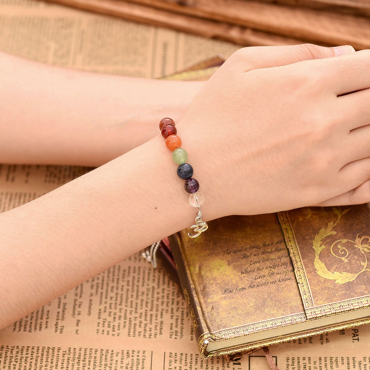 Jovivi 8mm-7 Chakra Pierres Perles d\'Energie Bracelet Réglable Alliage Tibétain Bouddhiste avec Pendentif Symbole OM