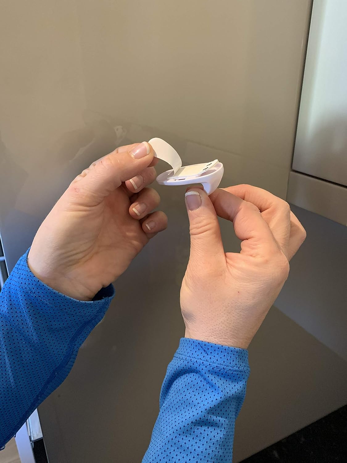 Takker - 3 x Small Hooks with 6 x Sticky Strips, Removable Small Hooks - Image 5