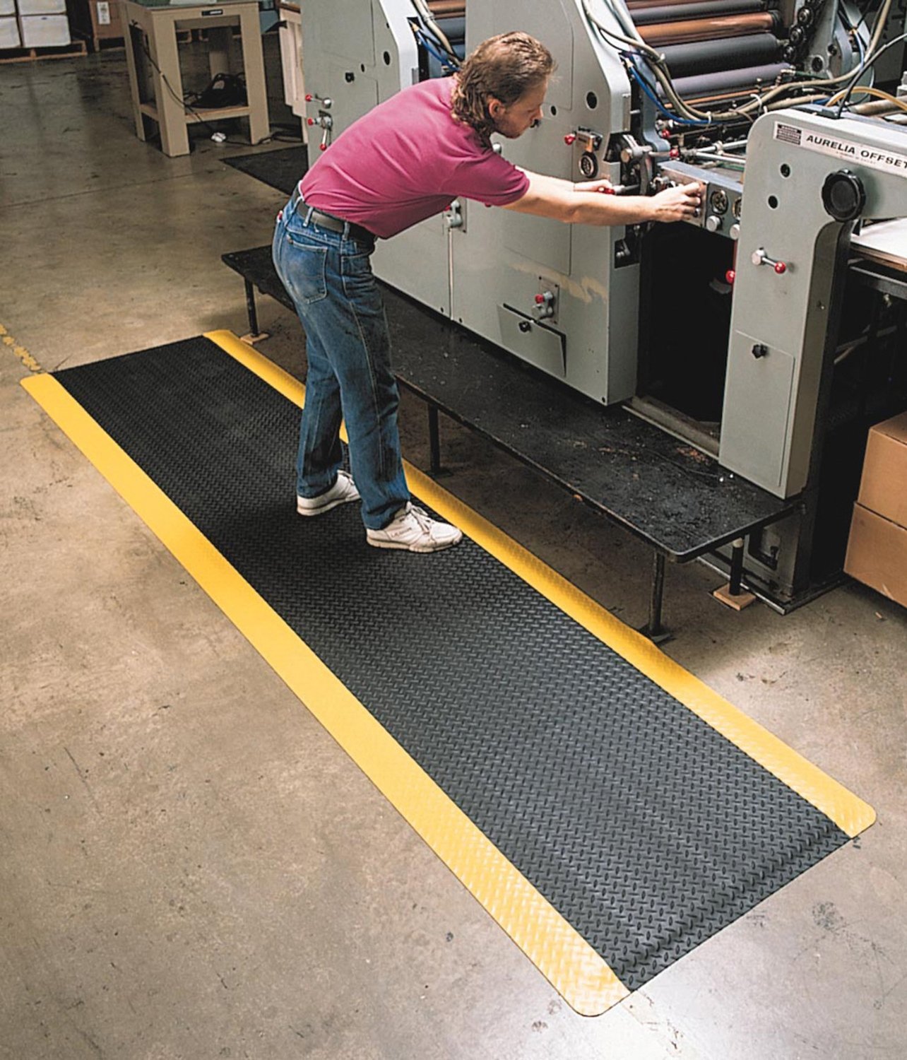 Wearwell 414.1516x2x3BYL UltraSoft DiamondPlate AntiFatigue Mat