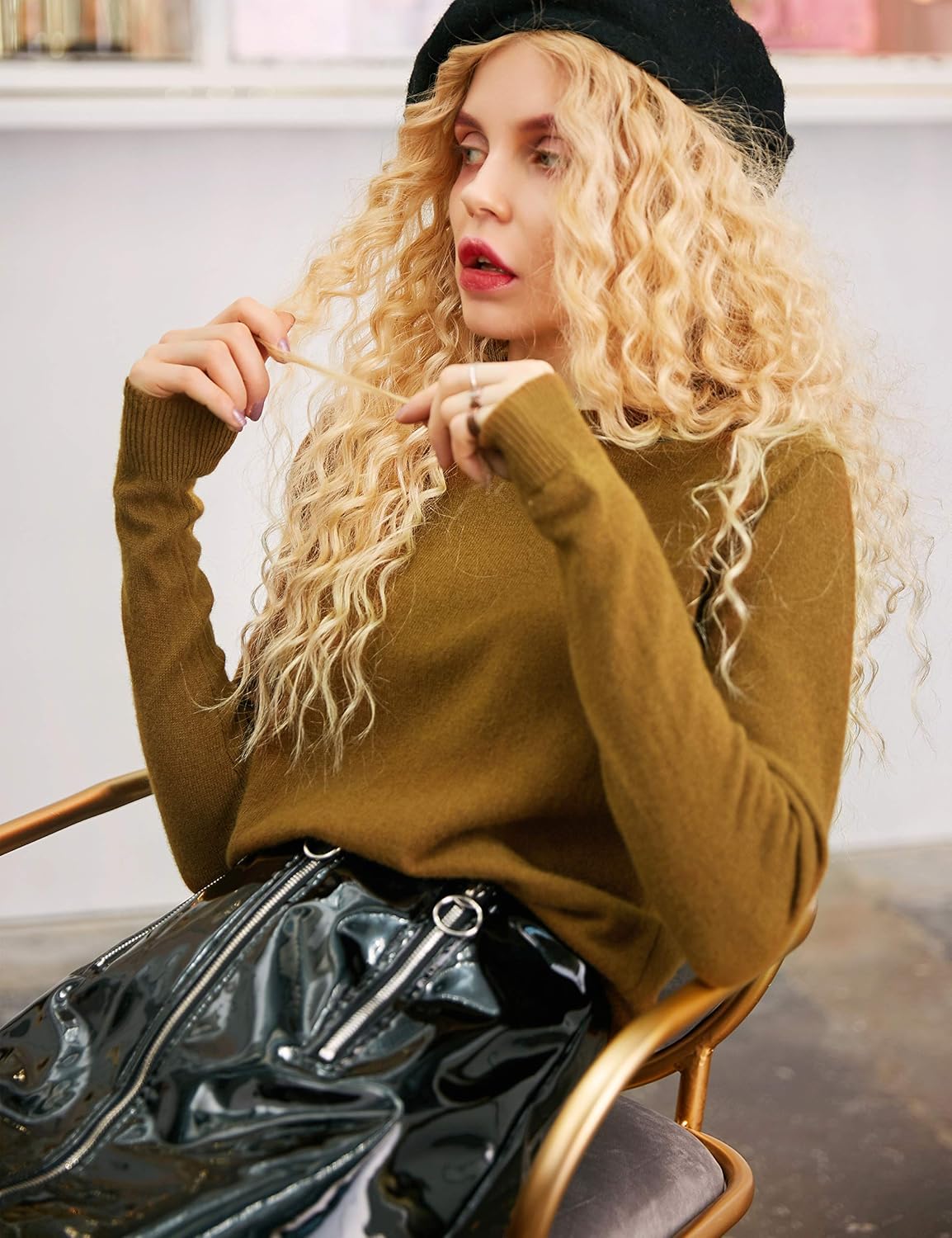 Round Neck Knitted Sweater Clothing 
