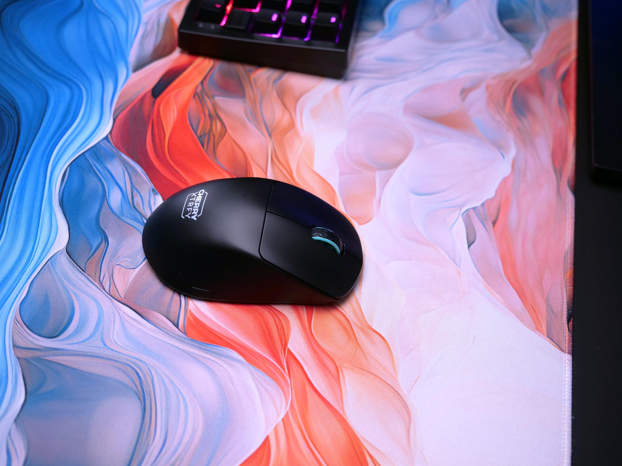 CHERRY XTRFY M64 Wireless, Ultraleichte Kabellose Gaming-Maus, 2,4 GHz Funk, Optimiert für esports, Ergonomische Form mit Besonders Niedriger Front, Schwarz 5